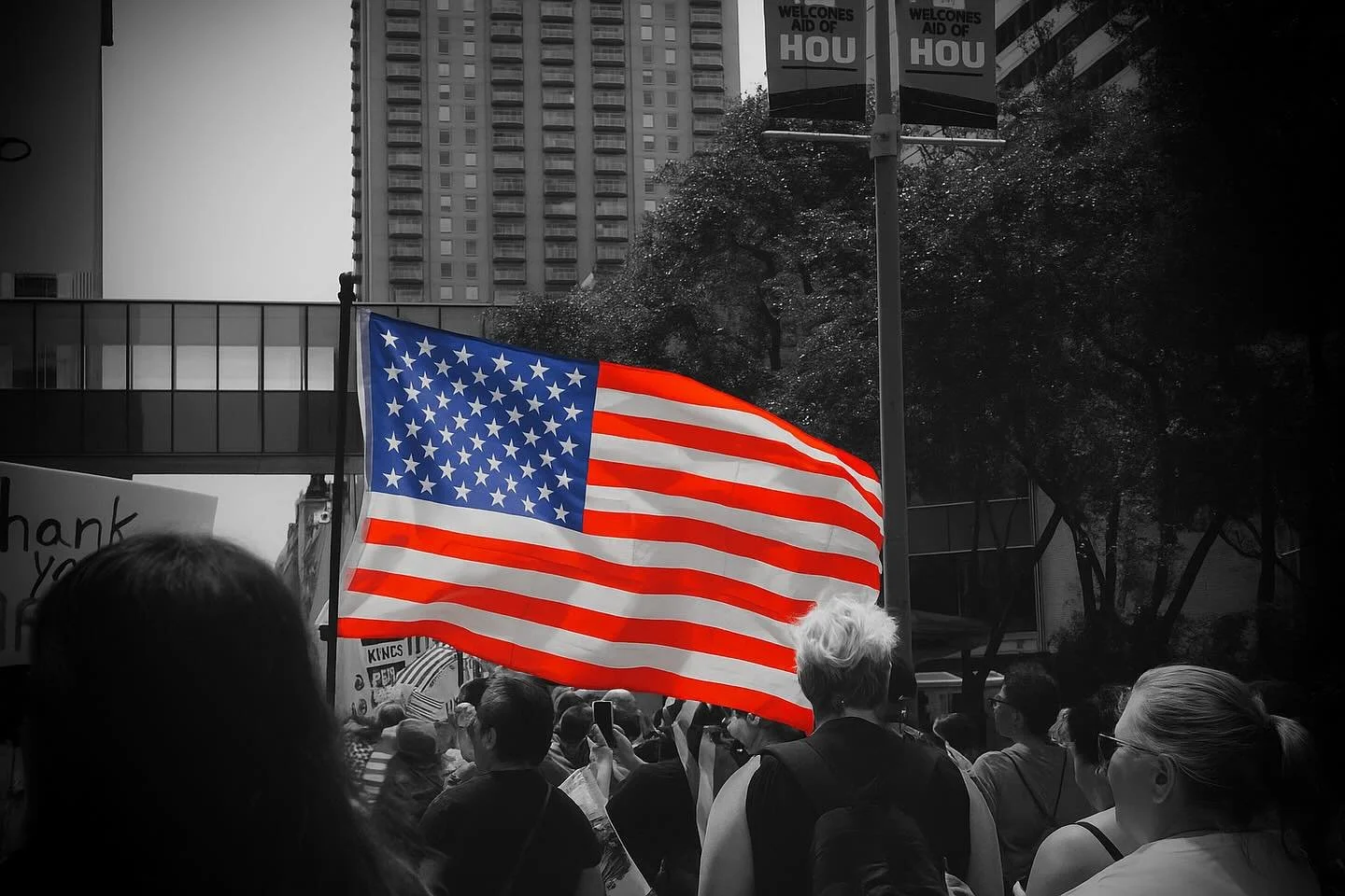 AMERICAN FLAG , June 2025 | Houston, Texas

📸: @dallanacamargo 

#photooftheday #photography #americanflag #houston #streetphotography #sonyzv1 #sonyzv1photography #america