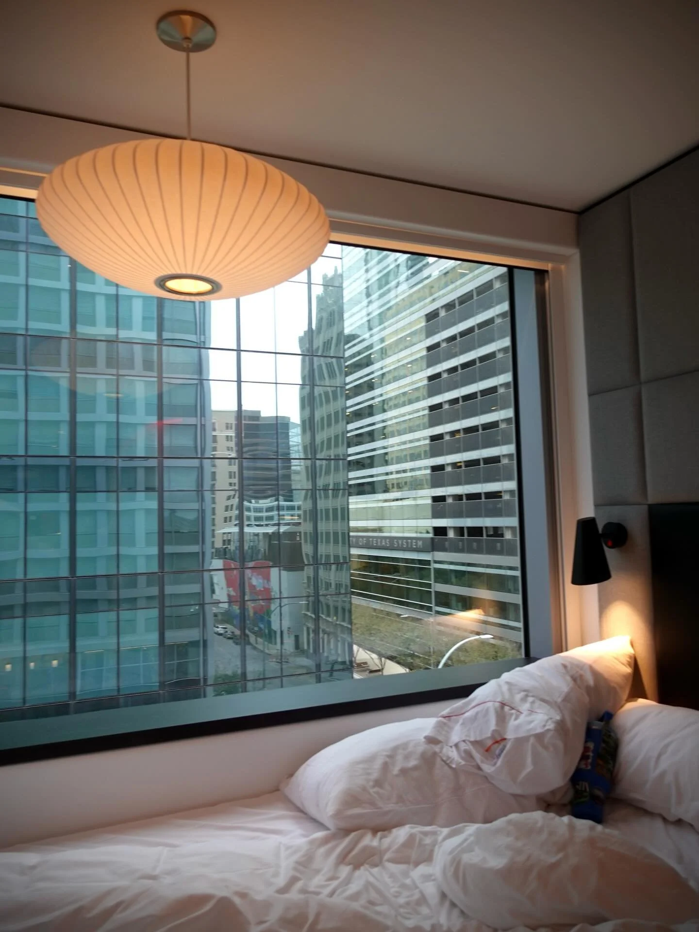 AUSTIN HOTEL ROOM, November 2025| Austin,Tex

📸: @dallanacamargo 

#austin #photography #photooftheday #citizenmaustin #sonyzv1 #sonyzv1photography #hotelroomphotography