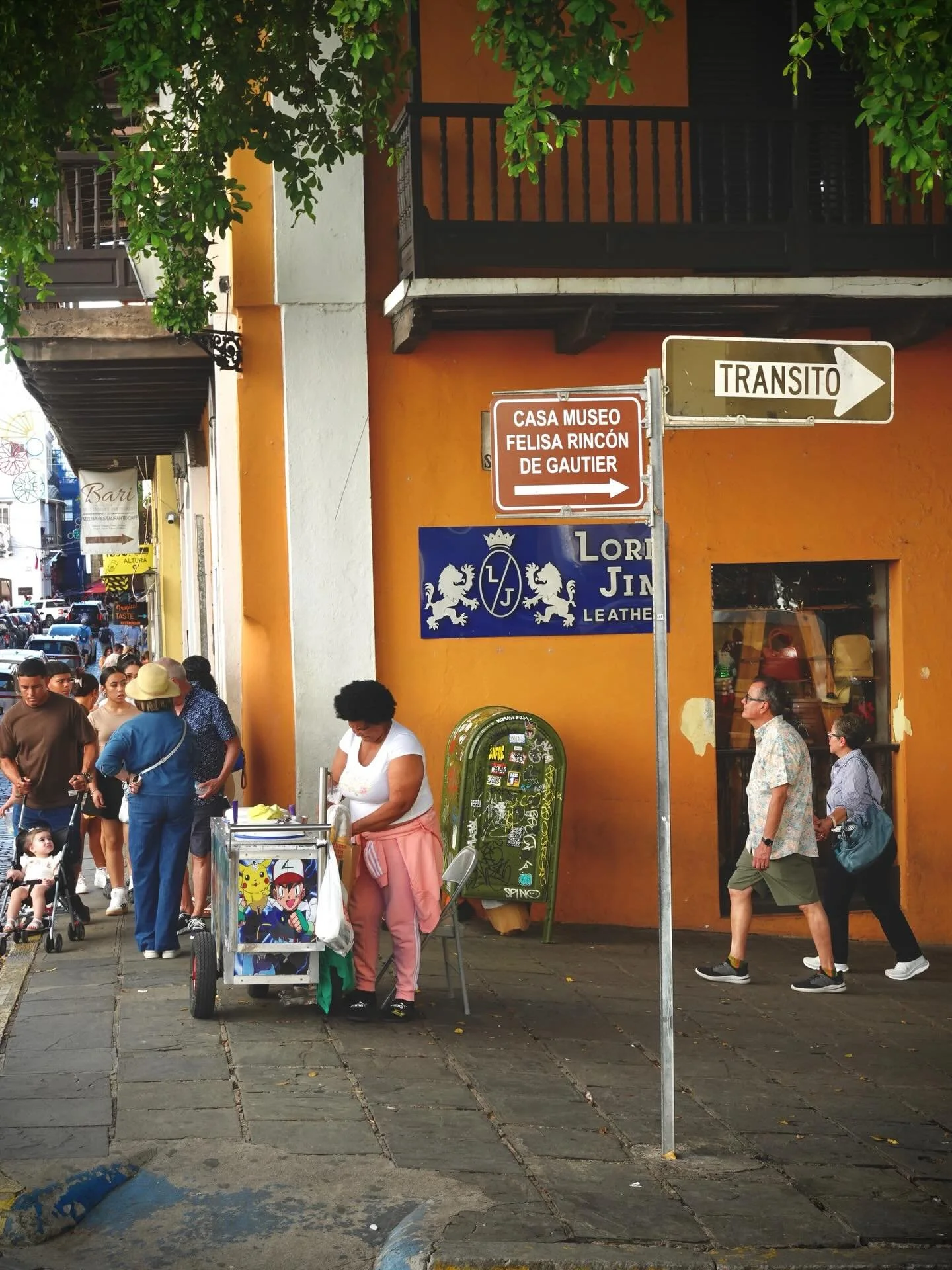 VENDEDORA DE HELADOS, December 2025 | Houston, Texas 

📸: @dallanacamargo 

#viejosanjuan #puertorico #photography #photooftheday #streetphotography