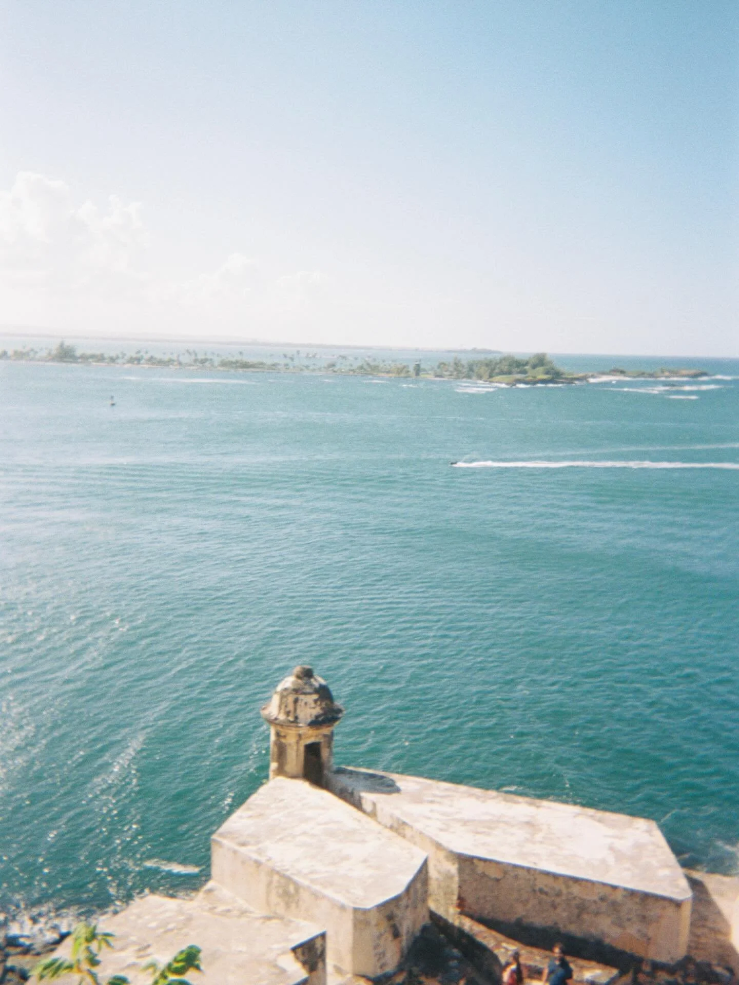 EL MAR DESDE EL MORRO, December 2025 | Viejo San Juan, Puerto Rico

📸: @dallanacamargo 

#puertorico #photography #fujifilmdisposable #disposablecameraphotography
