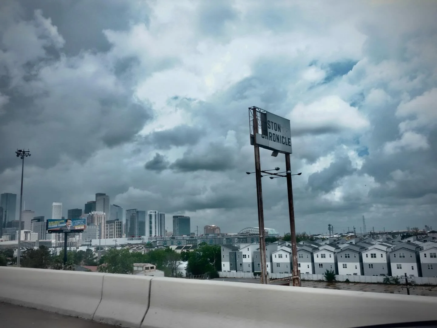 STON CHRONICLE, April 2026 | Houston, Texas 

📸: @dallanacamargo 

#houston #fujifilmxhalf #fujifilmphotography #photooftheday #photography