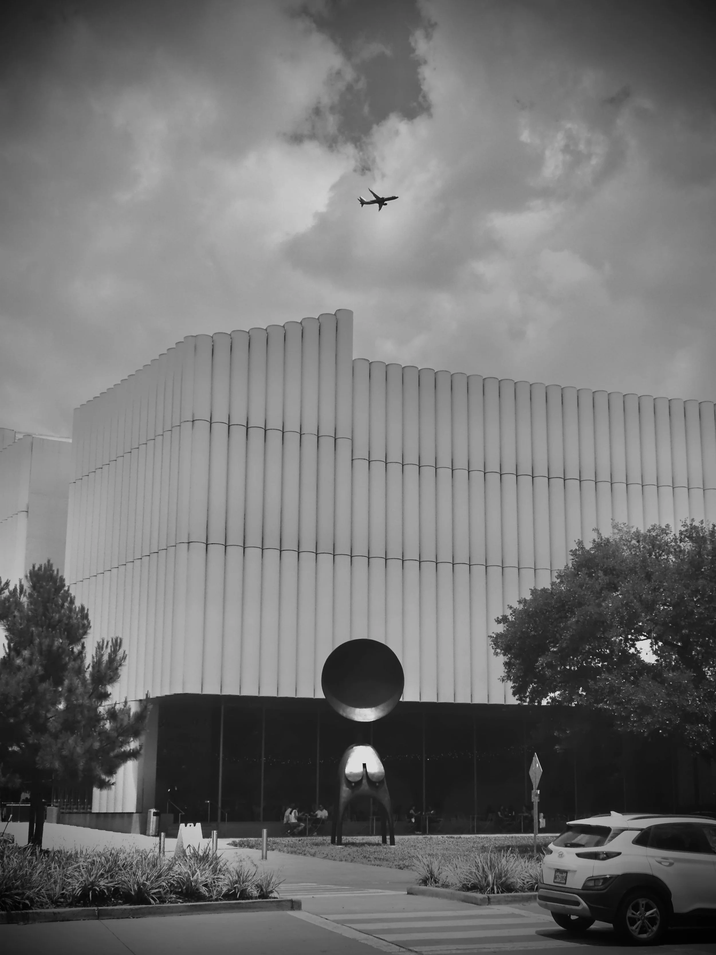 SATELLITE by SIMONE LEIGHS @ MFAH, May 2026 | Houston, Texas 

📸: @dallanacamargo 

#mfahouston #fujifilmxhalf #photooftheday #simoneleigh  #photography
