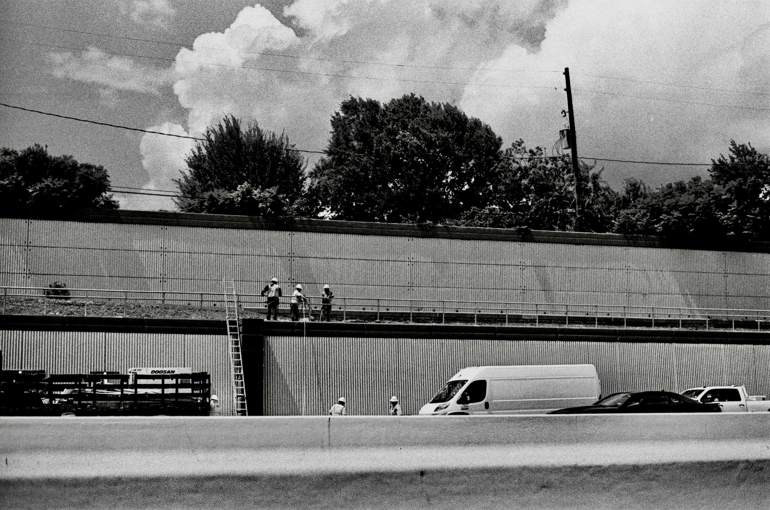 HOUSTON WORKERS ON FILM &amp; DEVELOPED WITH BEER, June 2026 | Houston, Texas 

📸: @dallanacamargo 

#houston #minolta570 #minoltaphotography #photooftheday #urbanphotography