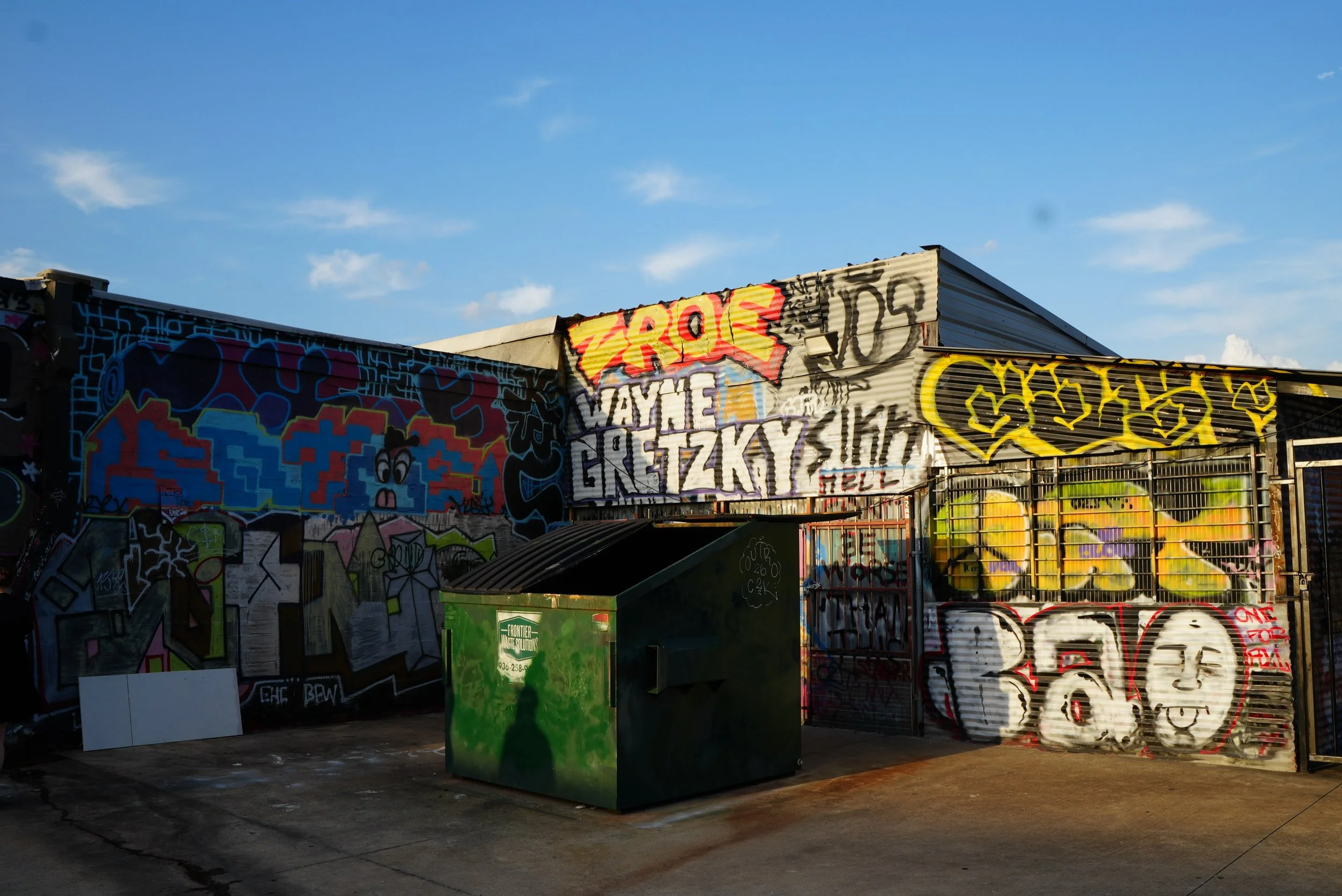 BACK ALLEY IN MONTROSE, August 2026| Houston, TX 

📸: @dallanacamargo 

#photooftheday #houston #urbanphotography