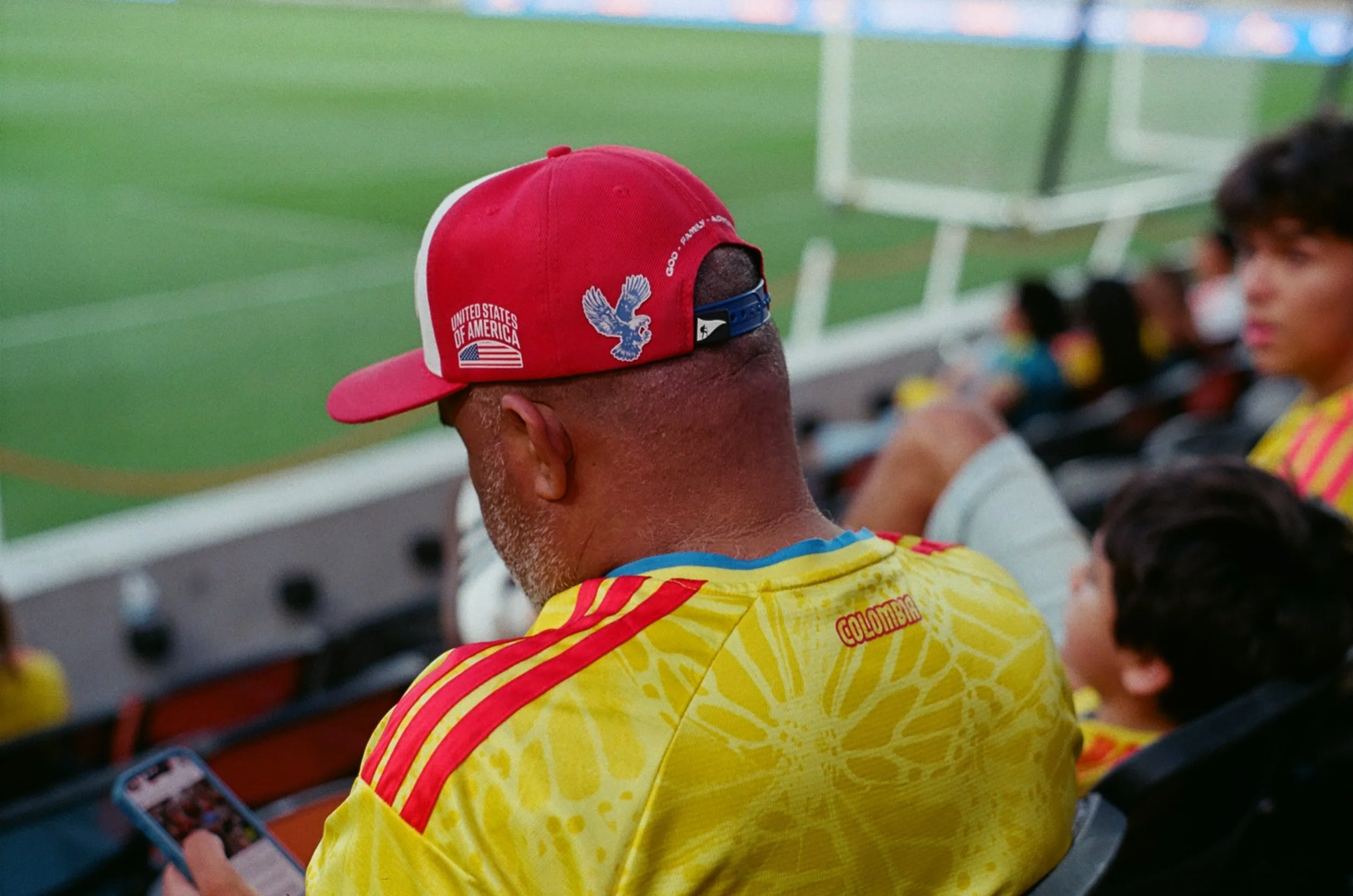 COLOMBIANO CON GORRA DE LOS UNITED STATES OF AMERICA ON FILM, 2026| Houston, Texas

📸: @dallanacamargo 

#colombia #photooftheday #minoltax570 #streetphotography #houston