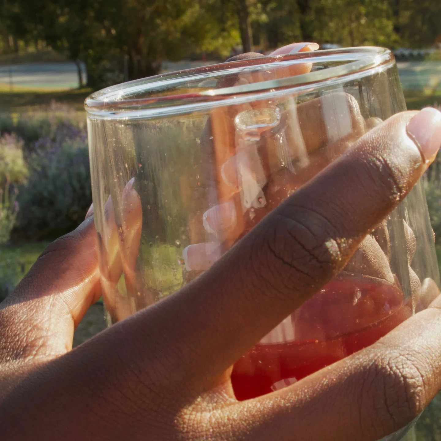 A vibrant blend of Australian black tea, hibiscus and freeze-dried berries! 🍓🌺🫐