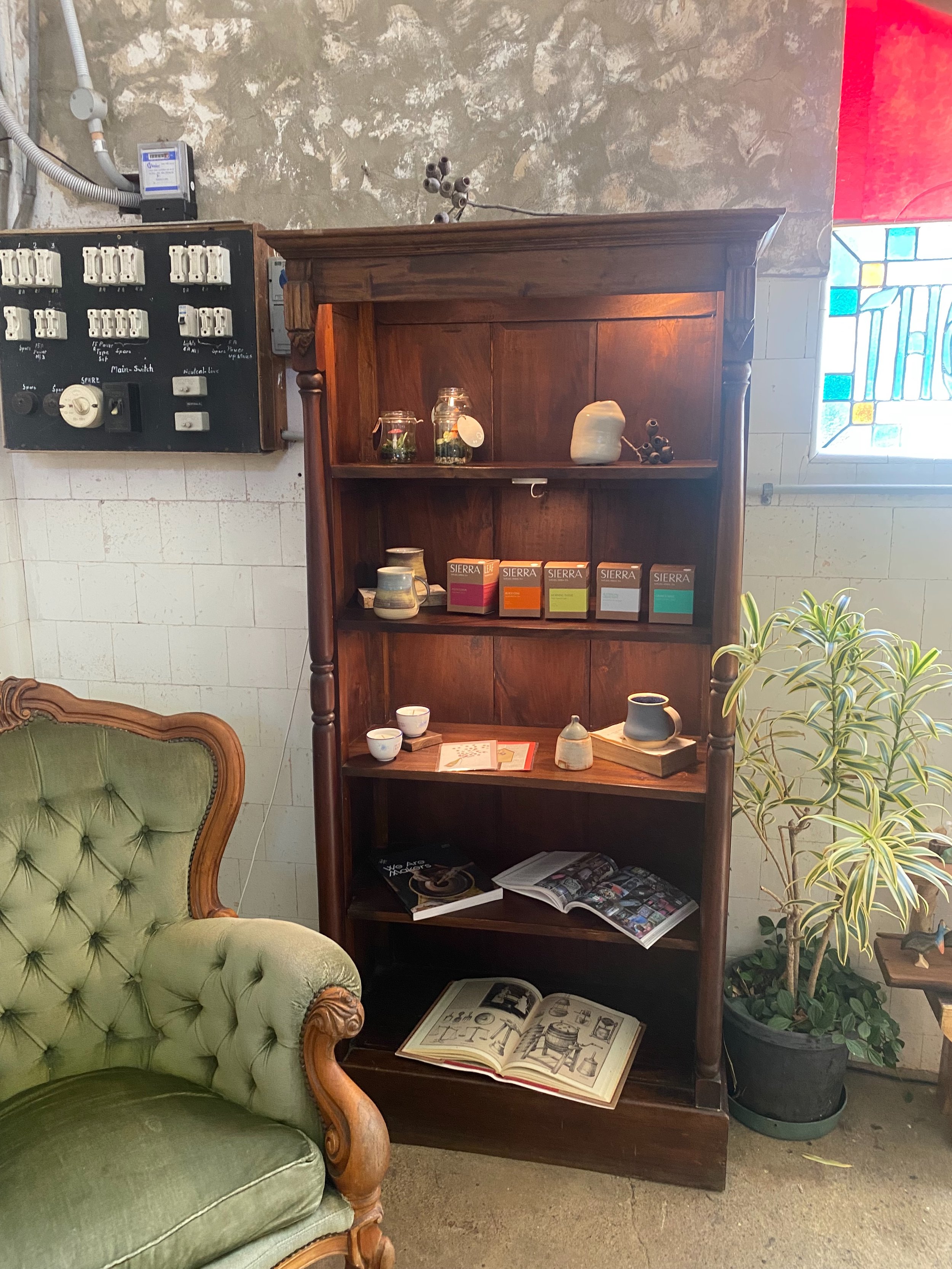 Come by @thechurnroom to discover Sierra Leaf tea blends and all things handmade. 🌿☕️🤲