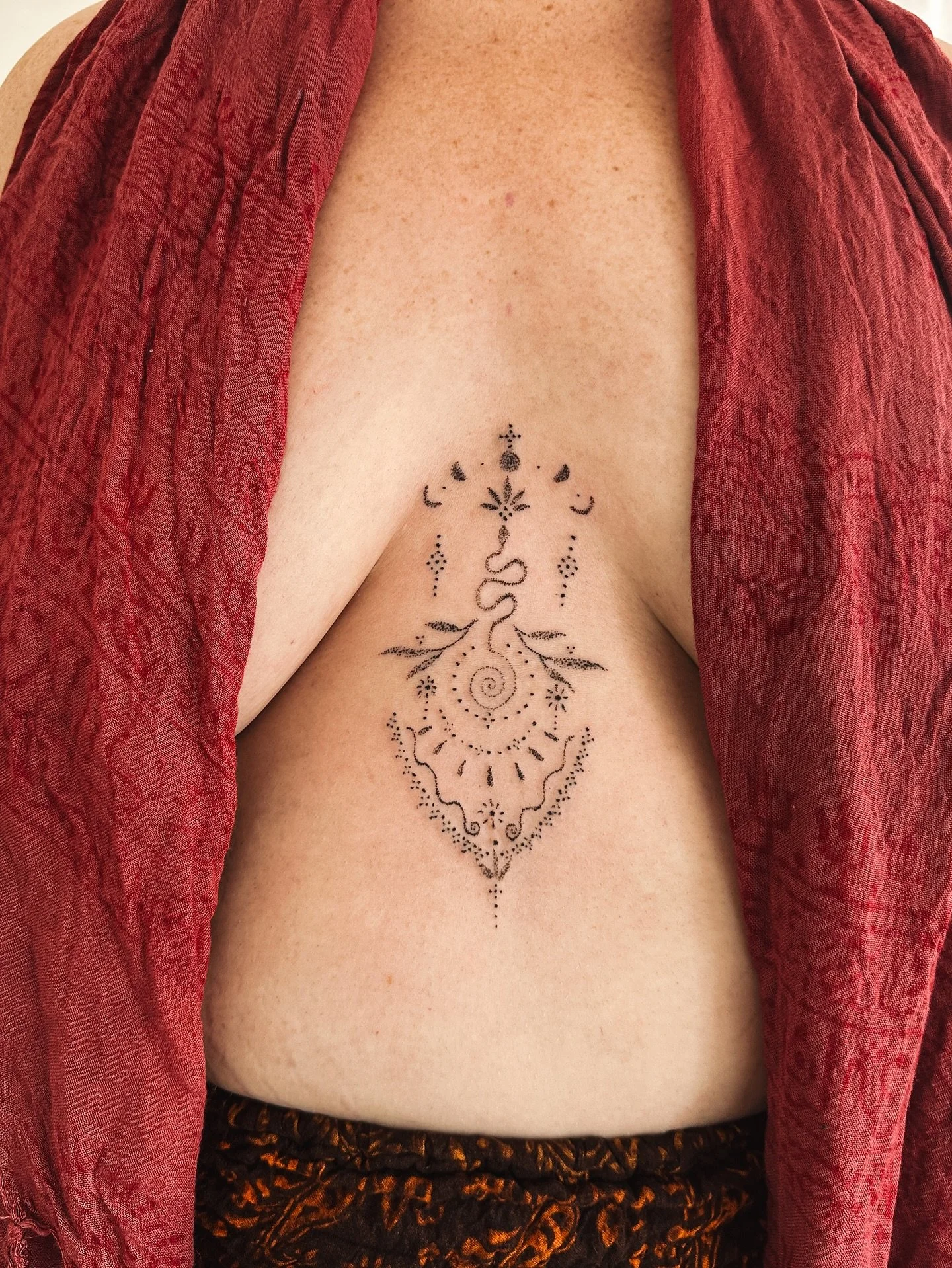 A marking for transformation ~ thank you Larissa for your trust in creating this intuitive tattoo. @l_jean020 
🐍✨

This sternum piece rests at the heart&rsquo;s centre ~ the energetic bridge between earth and spirit, where truth, emotion, and intuit