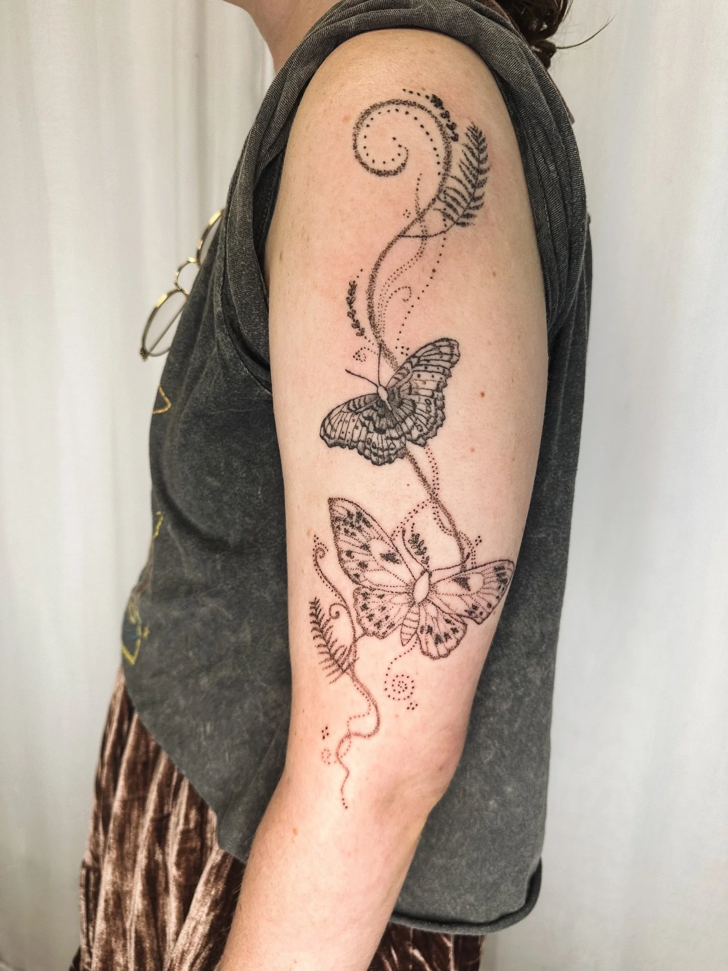 Thank you Skyla for trusting me with this butterfly flow piece 🦋✨

We transformed one of my moth flash designs into this elegant Birdwing species she felt drawn to, and wove it into the existing butterfly above (not by me) letting them flow naturall