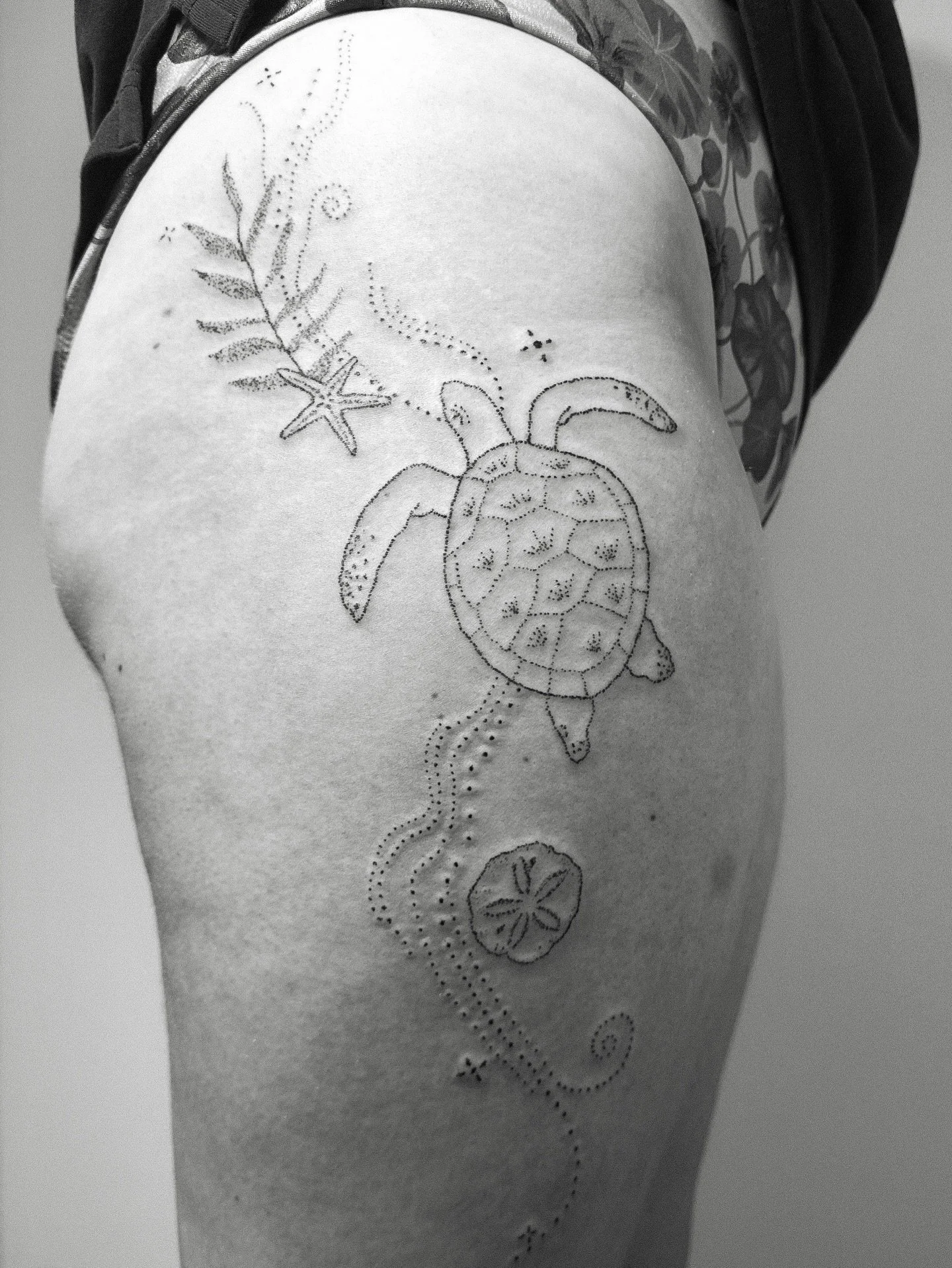 My favourite nature flow tattoos from the album 🌀🩵 Would love to create more like these this year ✨

Which one is your favourite? 🫶🏽🦋🌿