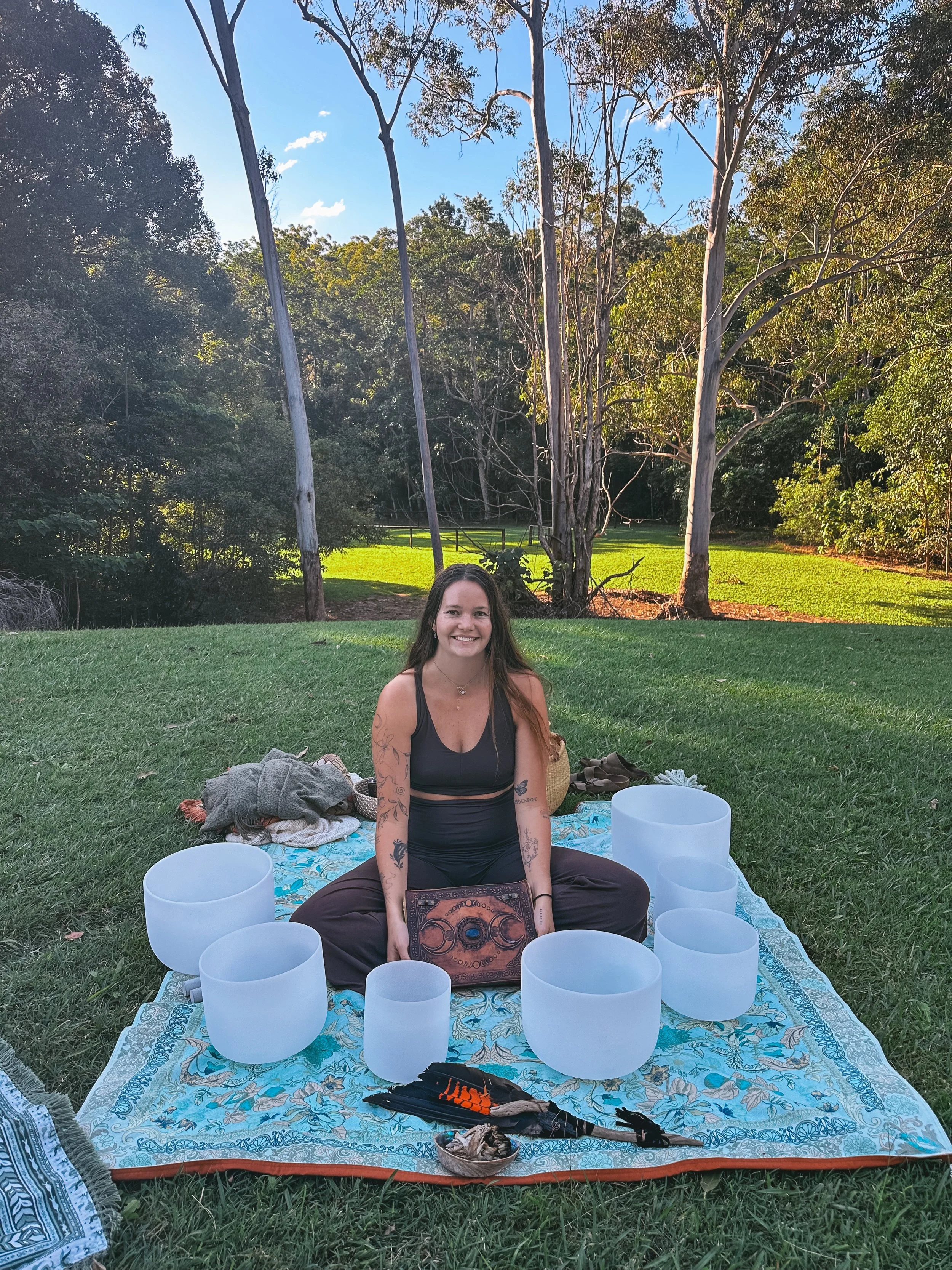 Thank you to the beautiful women who gathered with me under the blue moon last night 🩵🌝 It was such an honour to guide you all through a blue lotus tea ceremony, visualisation meditation and sound healing. Being outside in nature, under the beautif