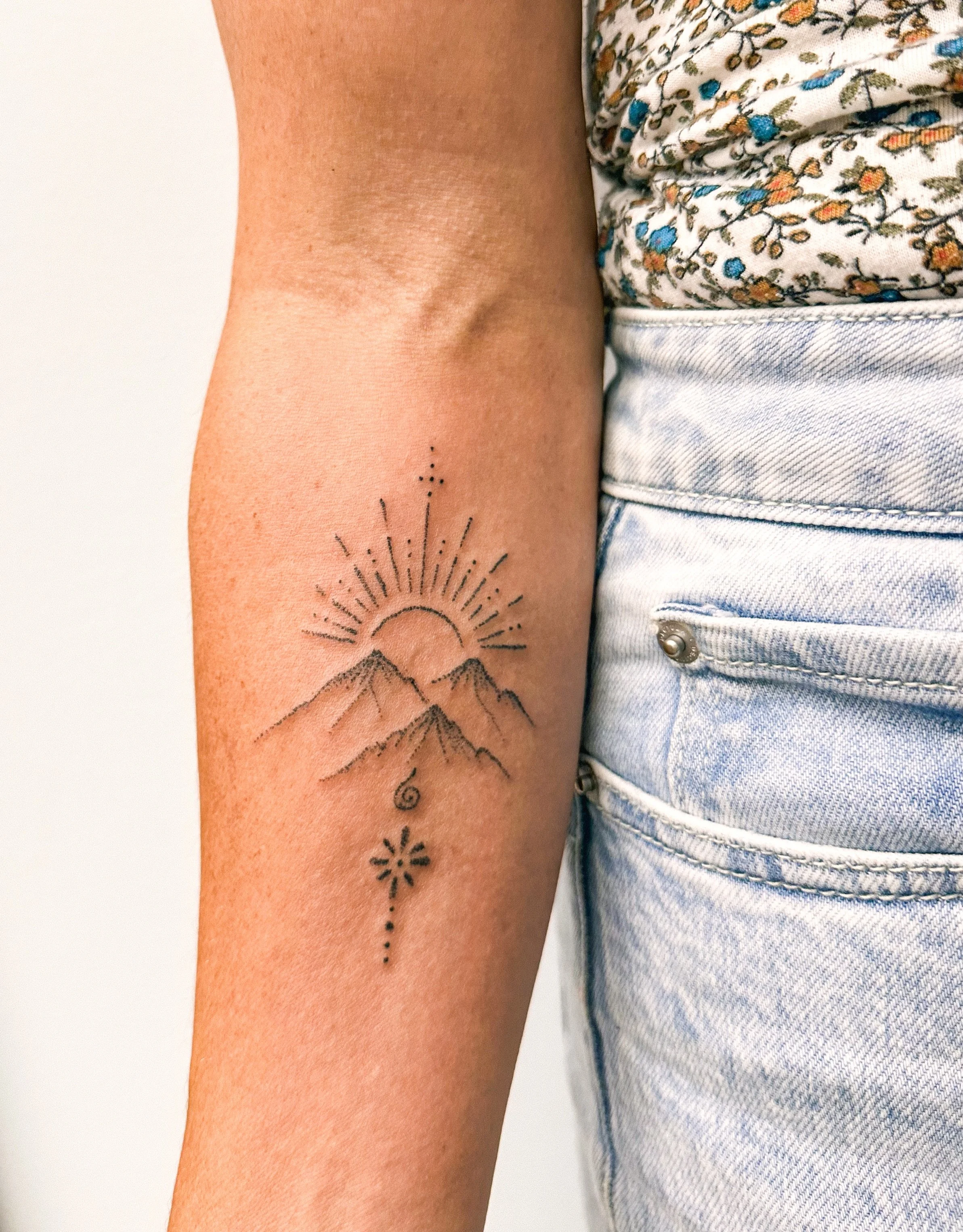 Some recent flash and custom designs on some lovely clients 🤎✨🌿
