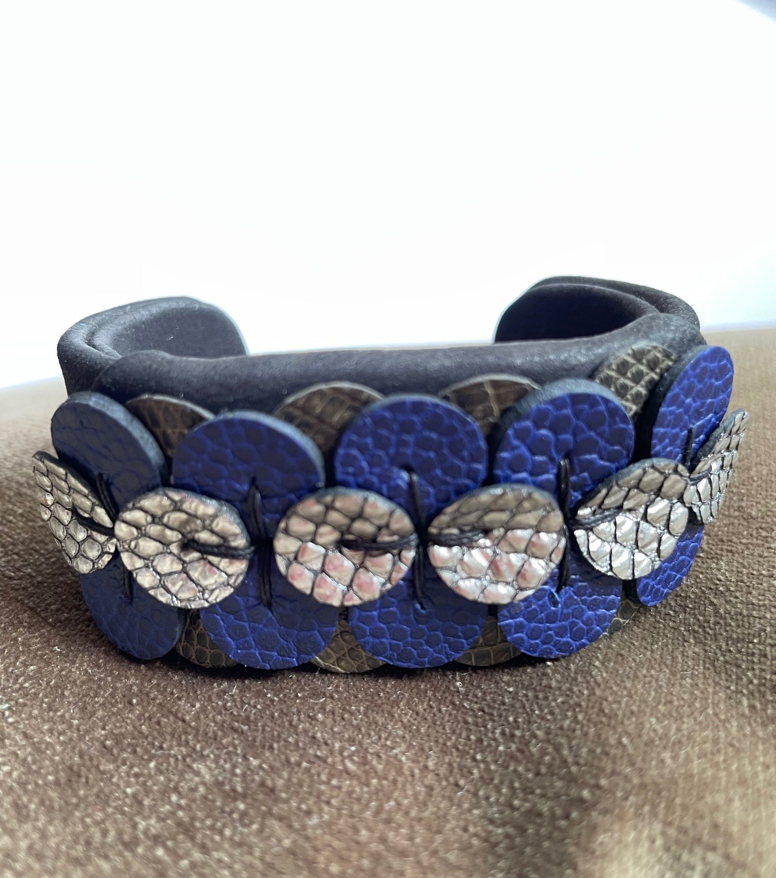 bracelet bleu klein .JPG