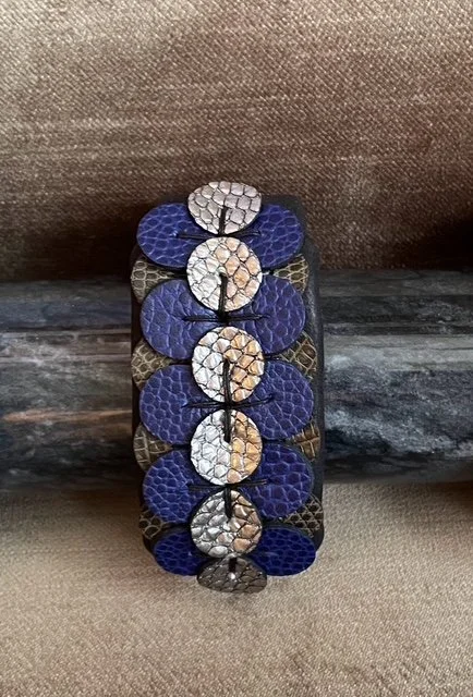 bracelet bleu klein 2 .JPG