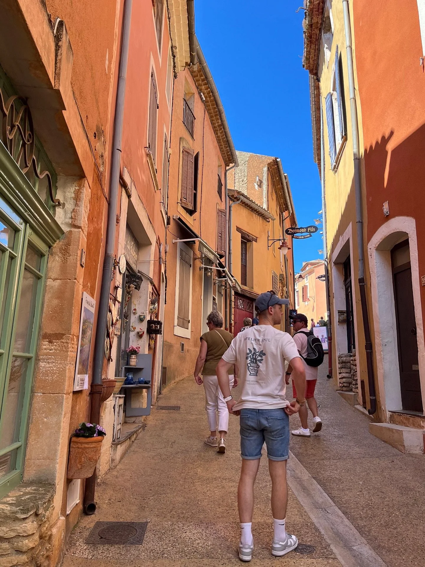 Back home after a wonderful holiday in France, feeling excited and inspired to dive into new artworks and fresh ideas! ✨