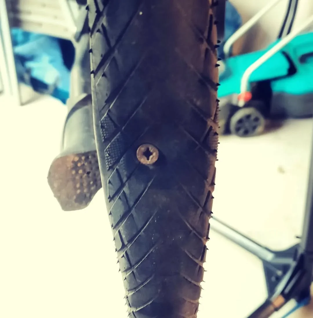 Kan gebeuren! Herstelling op locatie 🚑 
.
.
.
#velogerardo #fietshersteller #fietsenmaker #deurnezuid #deurnezuidonderneemt #kleinezelfstandige #velo #fietsen #ebike #elektrischefiets