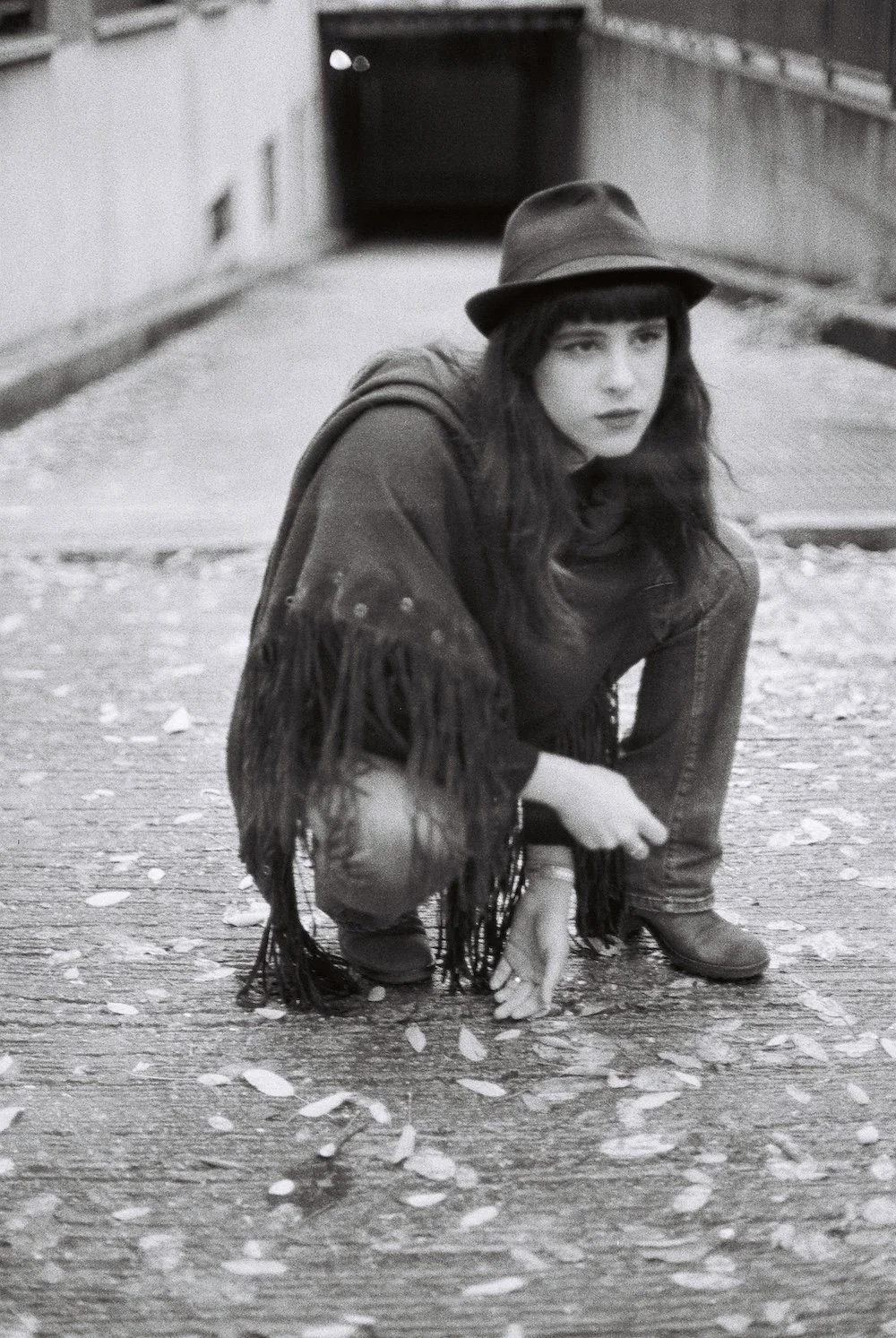 Photographie le dodger photographe photos paris Magali detective chapeau close up.jpg