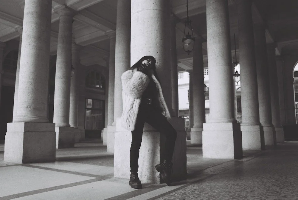 Photographie le dodger photographe photos paris Magali palais royal colonnes.JPG