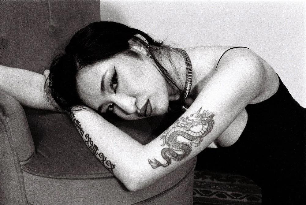 Photographie le dodger photographe photos paris Aidana tete fauteuil.jpg