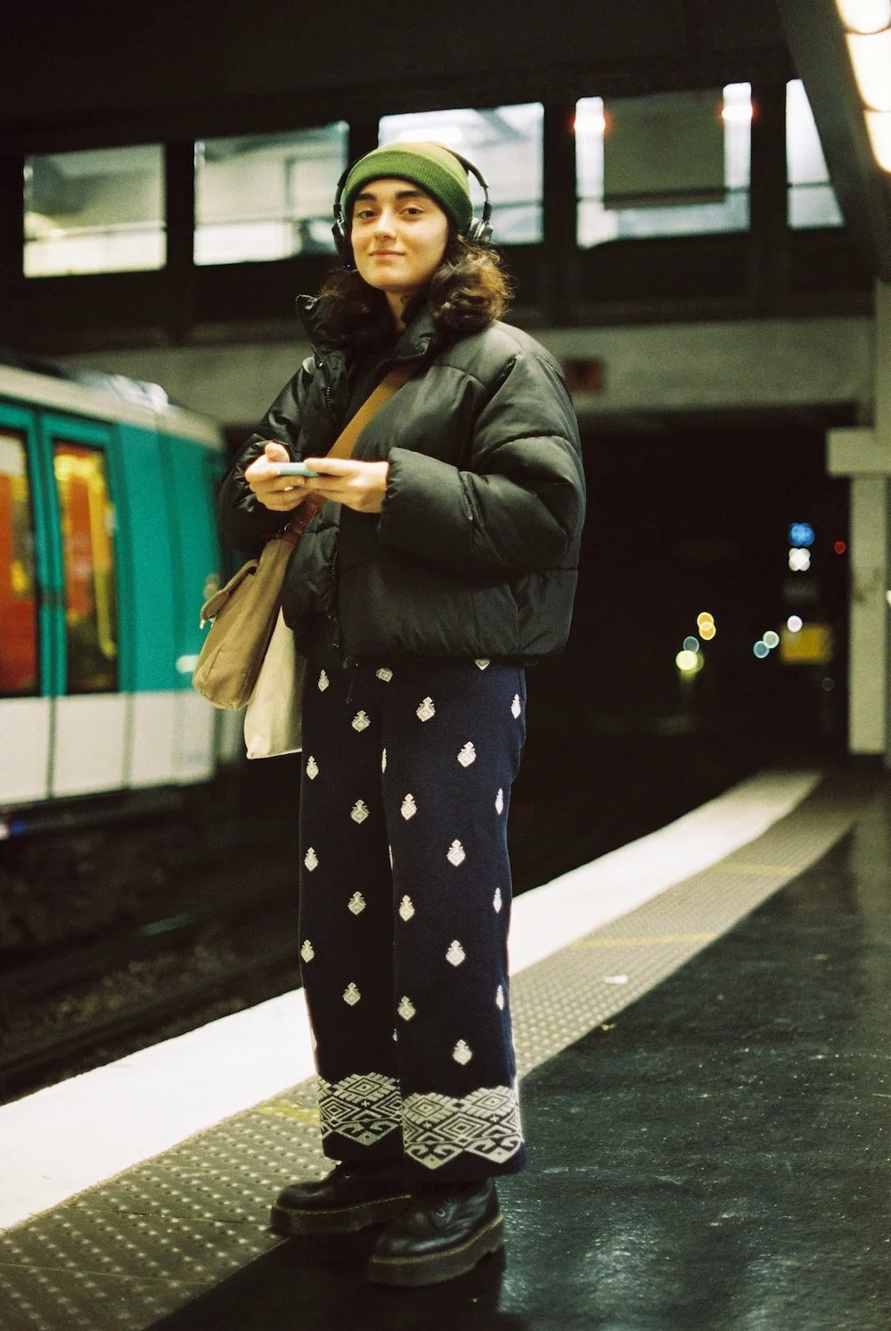 Photographie le dodger photographe photos paris Photo métro paris brune bonnet.JPG