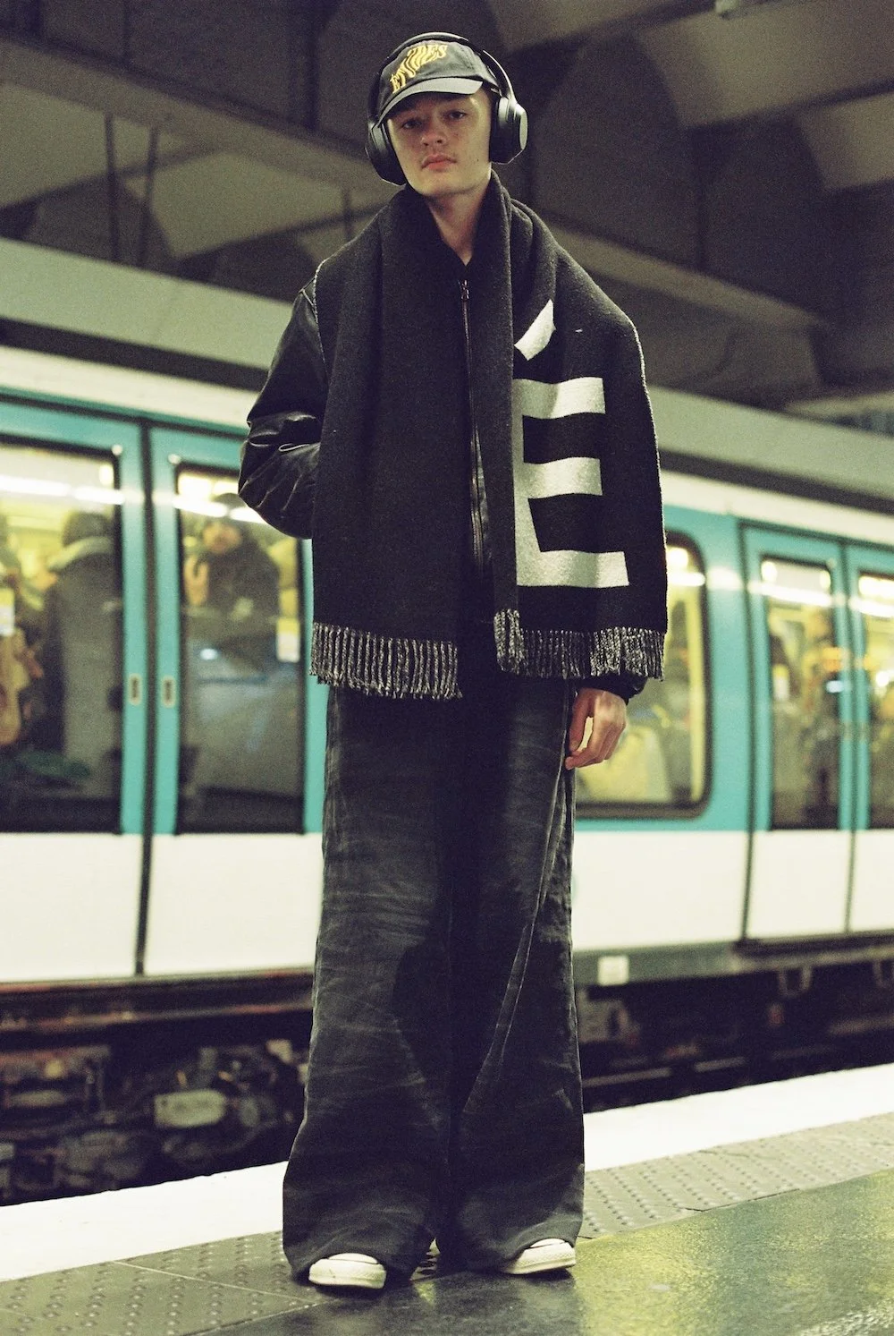 Photographie le dodger photographe photos metro paris mec casquette.jpg