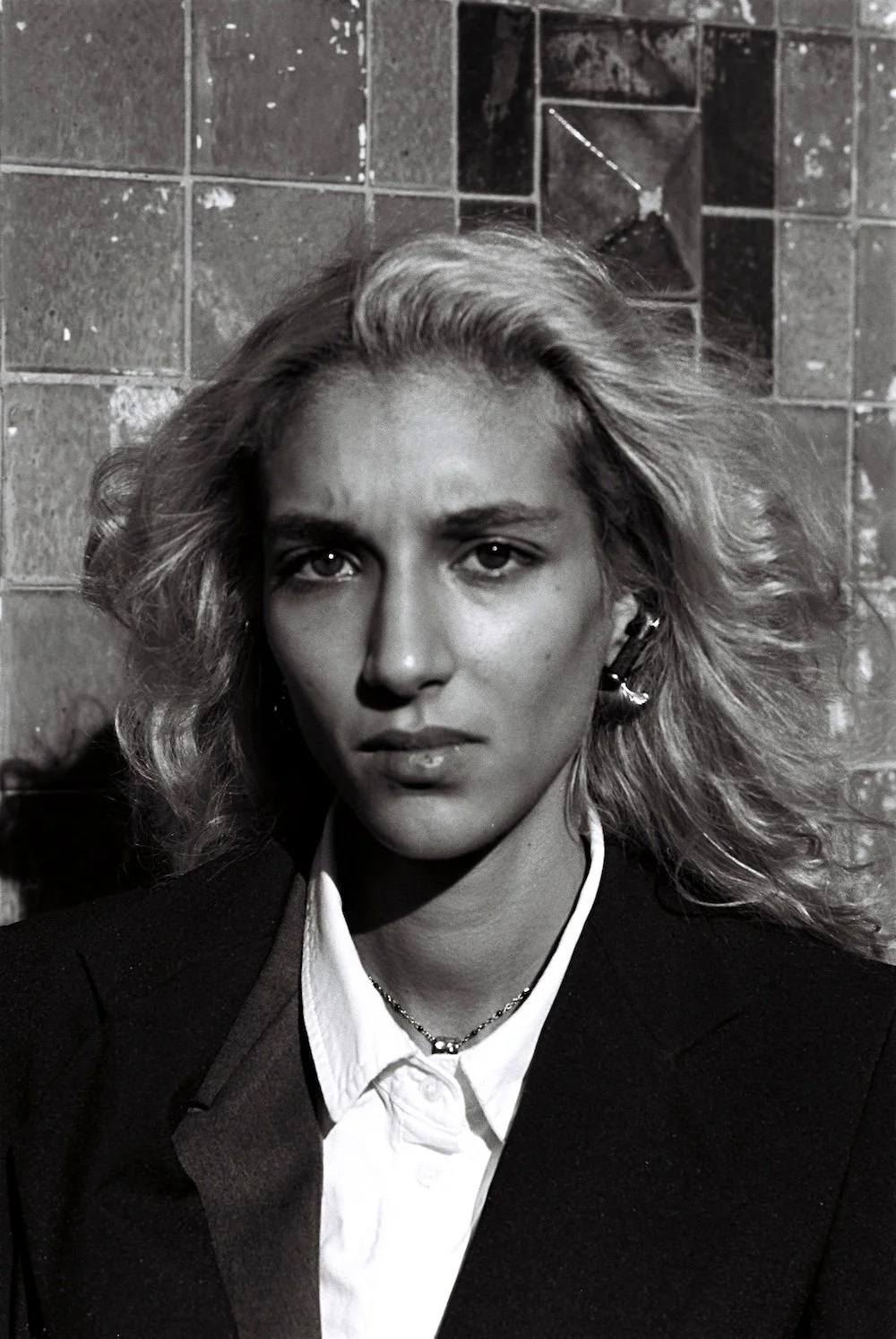 Photographie rue street portrait noir et blanc le dodger photographe photos black and white paris femme puissante.jpg