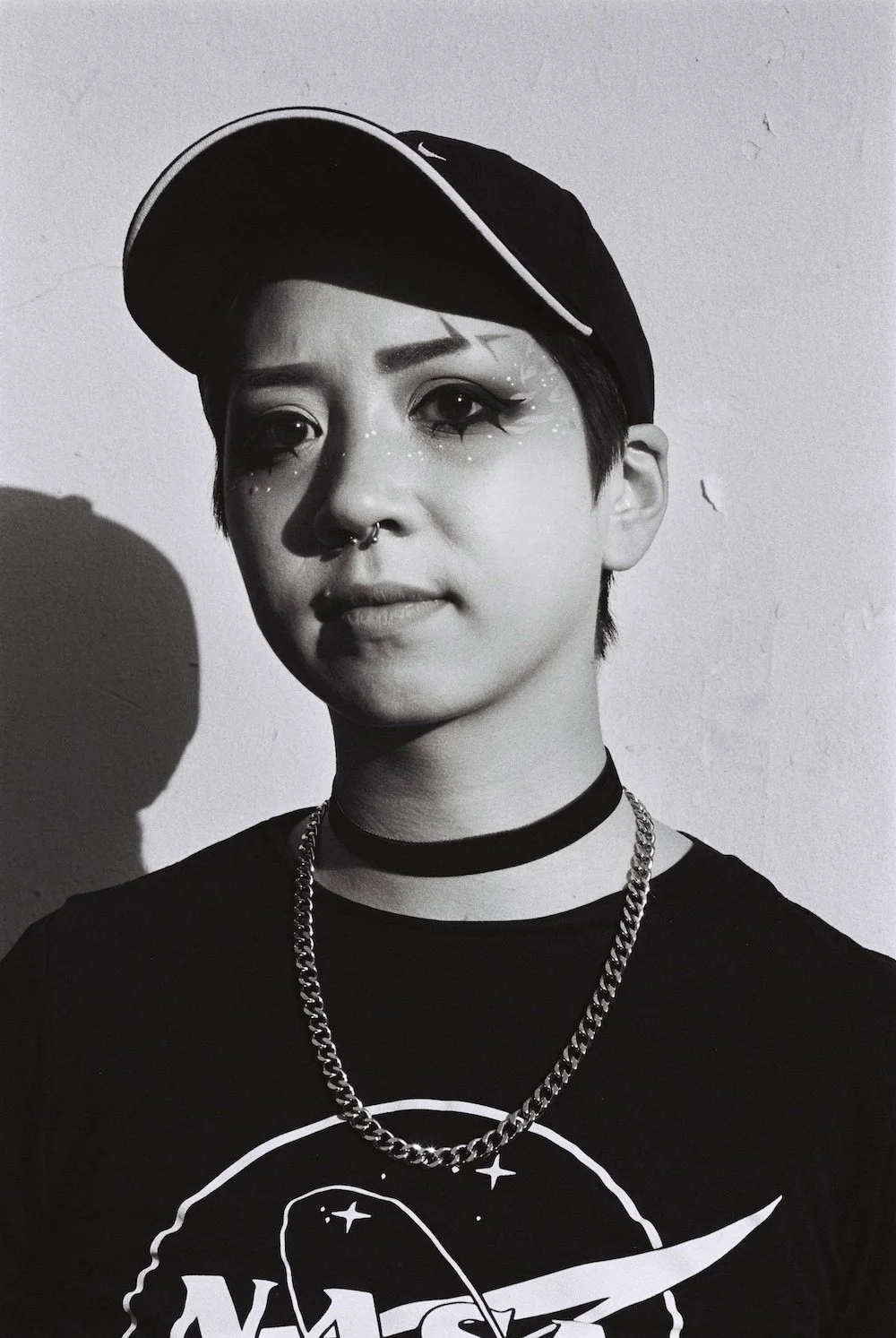 Photographie rue street portrait noir et blanc le dodger photographe photos black and white paris fille martens.jpg
