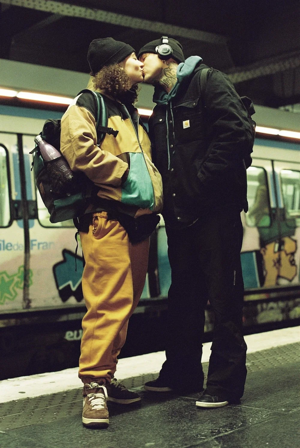 Photographie le dodger photographe photos metro paris couple kiss.jpg
