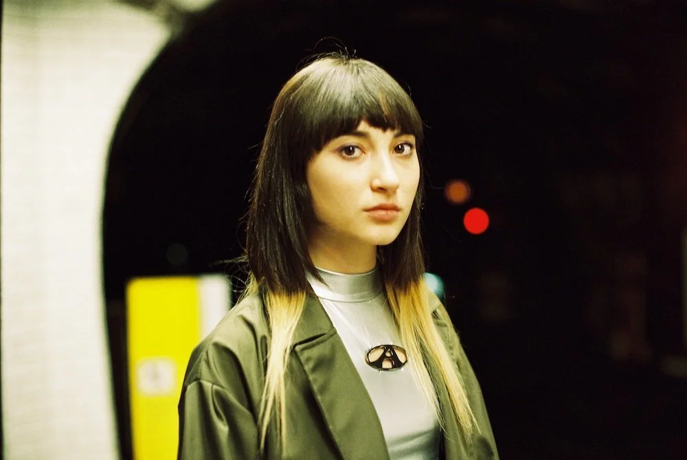 Photographie le dodger photographe photos metro paris Elena close up.JPG
