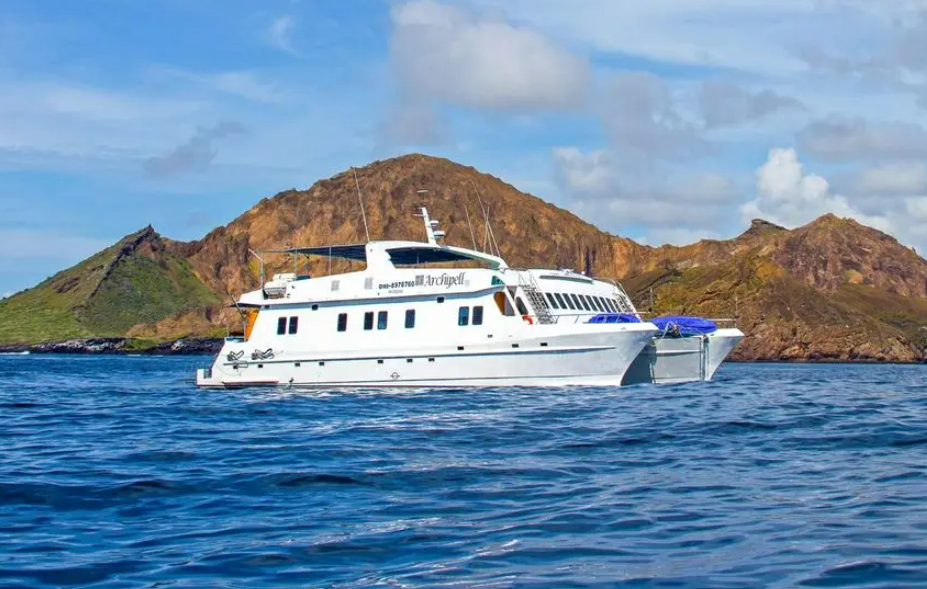 galapagos bateau archipel I.png