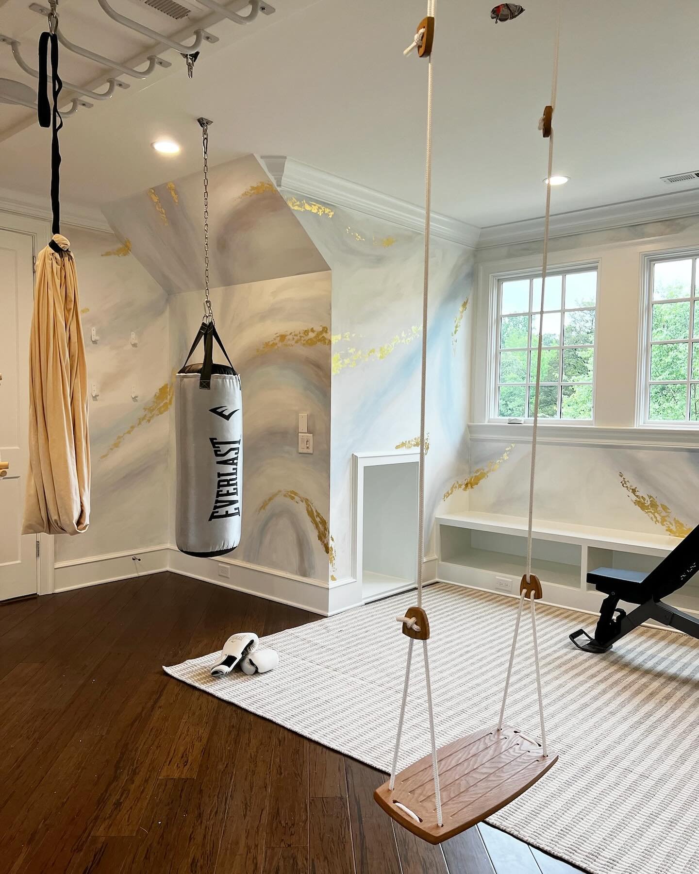Calm &amp; serene home gym (with a touch of ✨) taking shape! Mural by the incredibly talented @copeley_designs_art !

Sharing the progression today in stories &mdash; stay tuned !