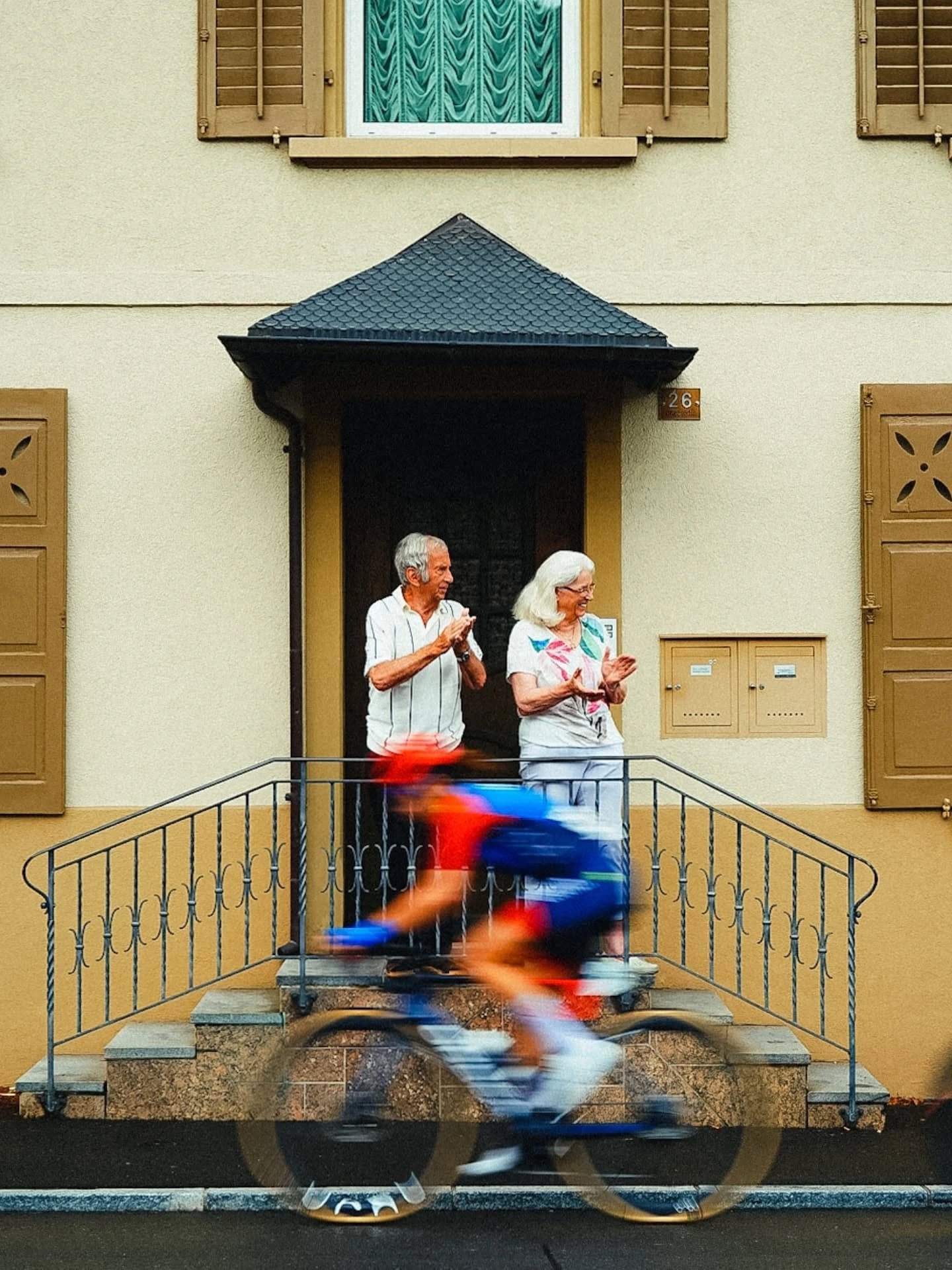 Capturing the speed and grace of @ceratizit_wnt during Stage 4 of the Tour de Suisse. @tourdesuisse_official
The energy of the crowd was amazing,  and inspired me for every shot. 

#tourdesuisse #cyclingphotography #womeninsport #cyclingpassion #athl