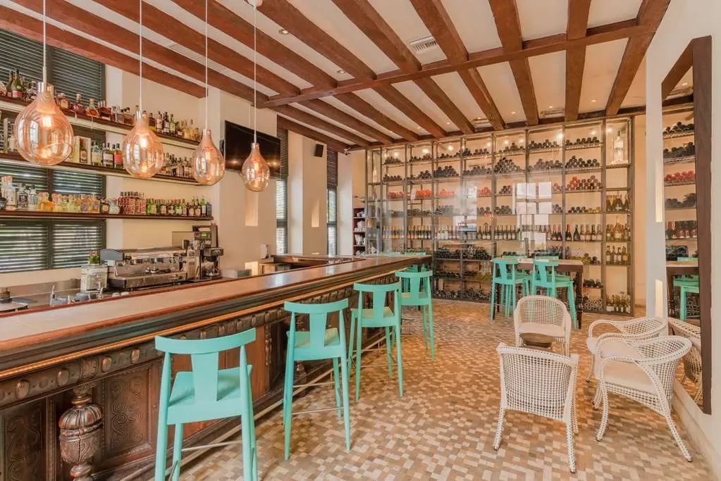 Bar / Lounge