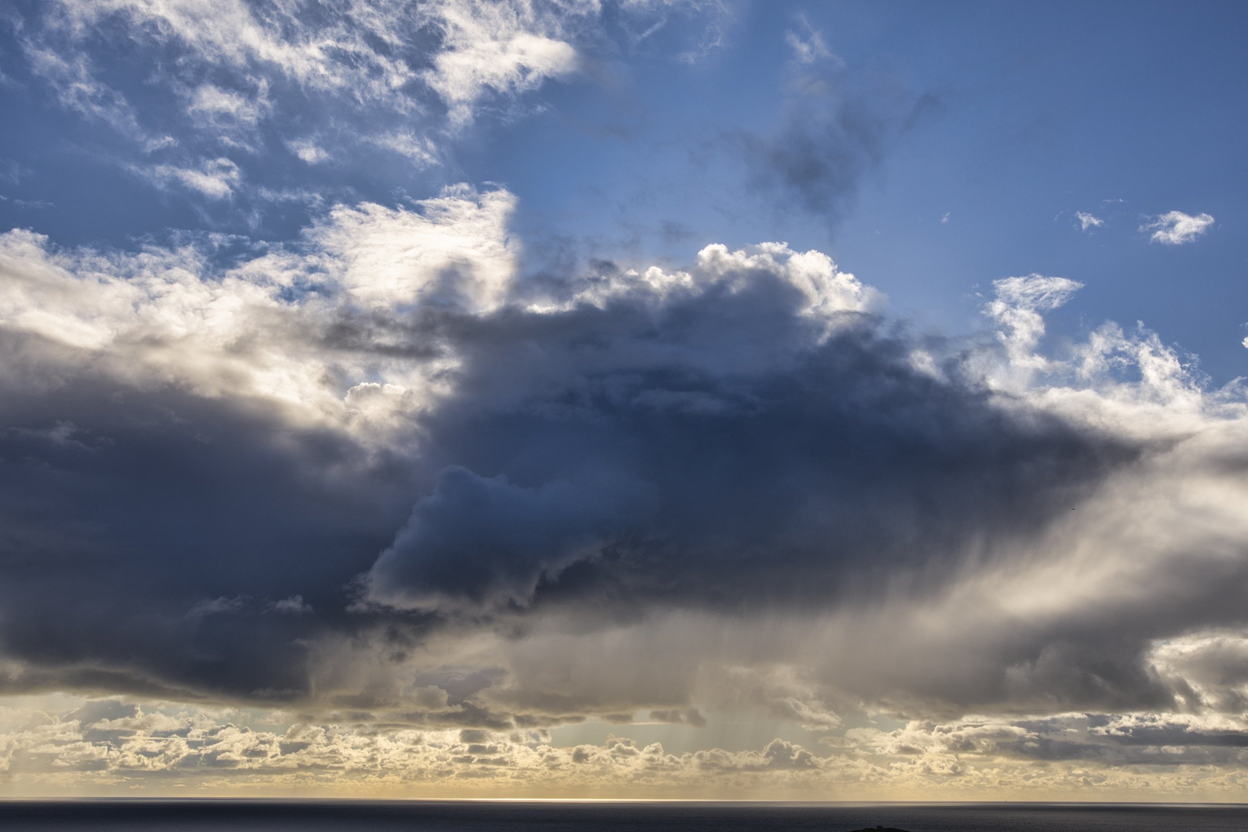 There may be trouble ahead (2) - Massive cumulonimbus clouds foretell of heavy rain and storms on the way.