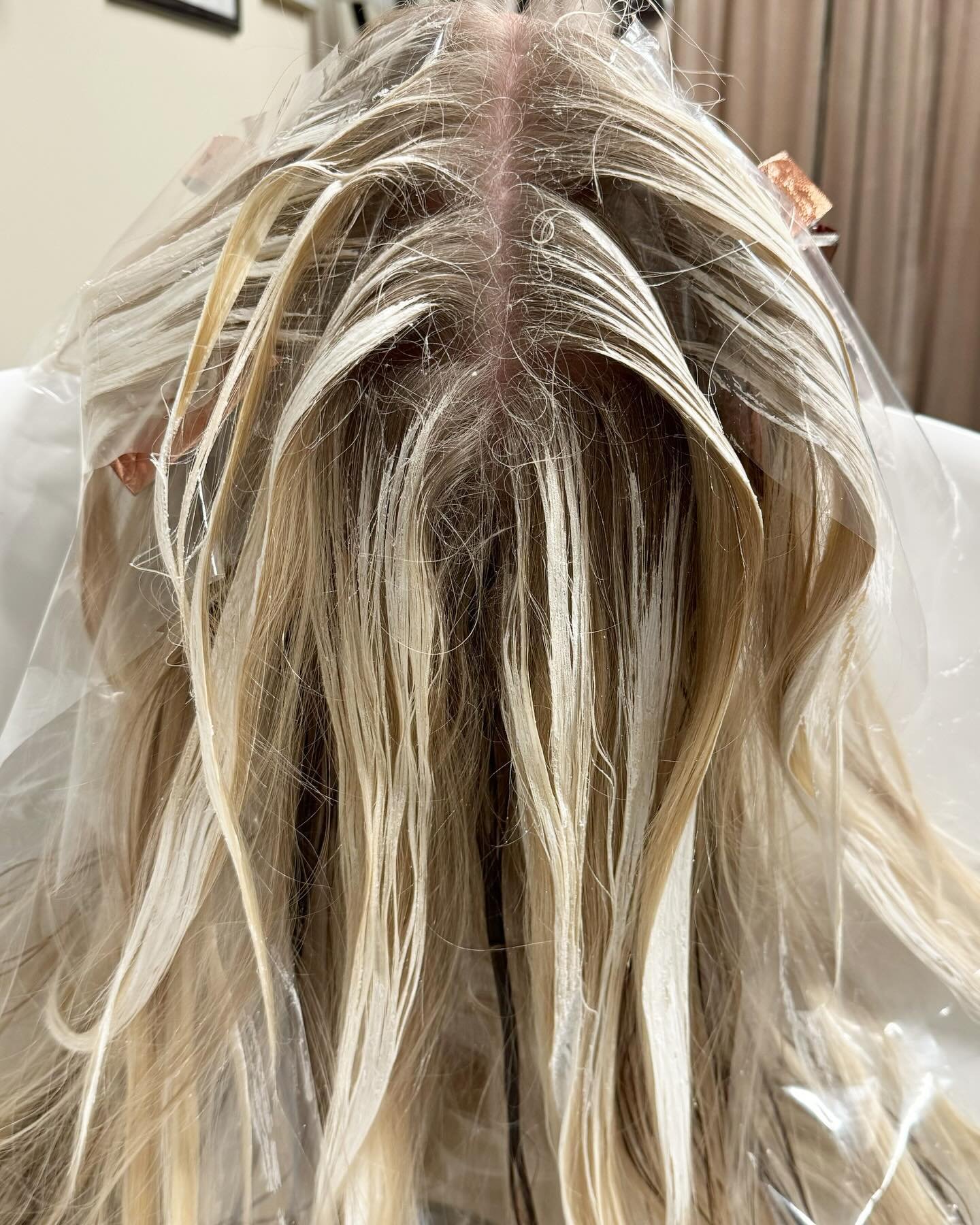 #balayage &amp; #lowlight combo application moves me every time 😍
&bull;
&bull;
&bull;
#nychairstylist #nychairstylists #nyc #hairsalon #nychaircolorist #nychairsalon #brooklyn #brooklynhairstylist #brooklynhairsalon