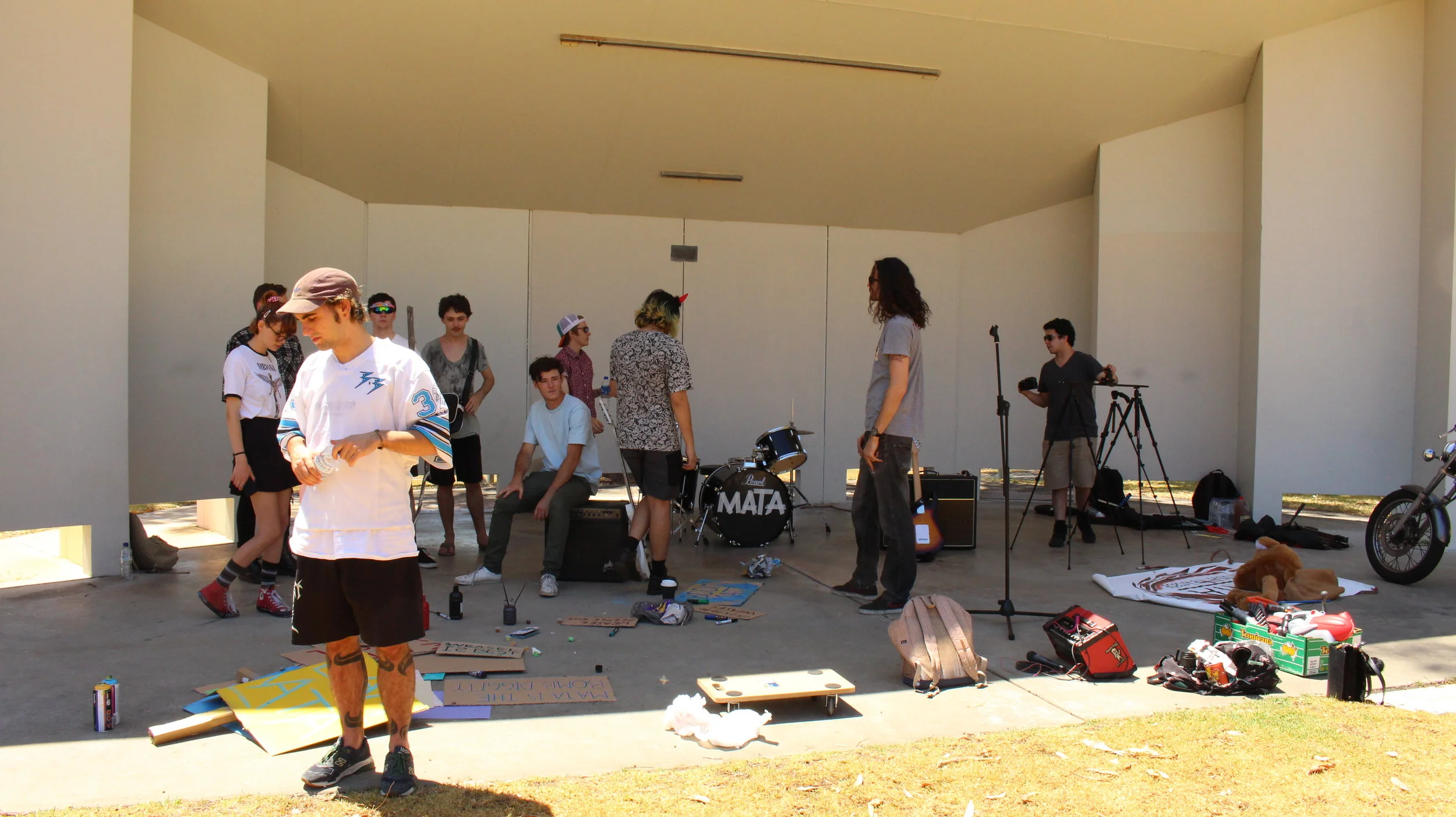  Day 2 (11/11/17'): Everybody prepares for a fun and hot day of shooting. 