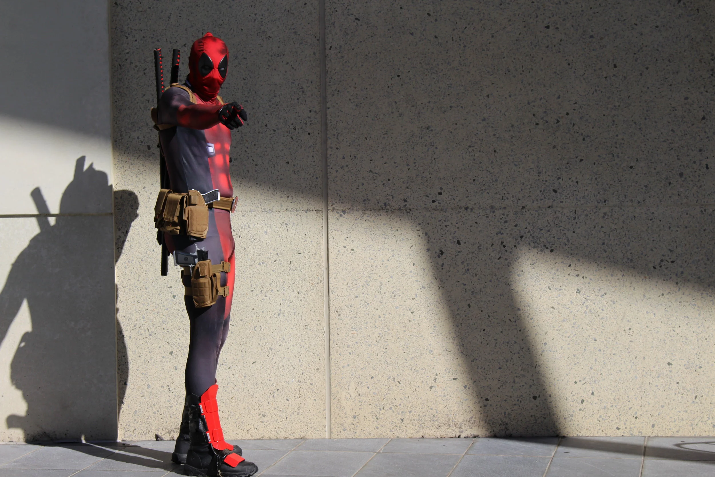  Behind the Scenes: Deadpool has found the camera 