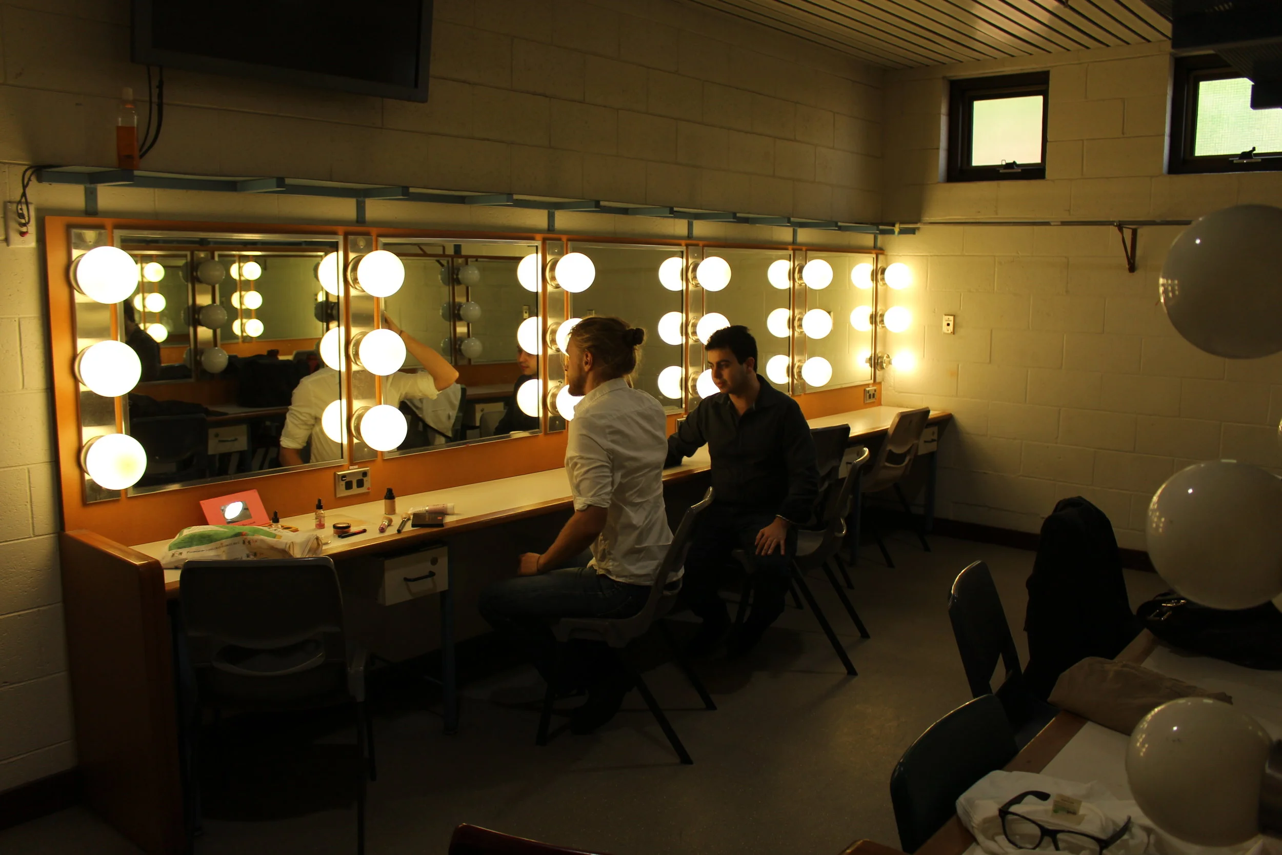  Jake De Agrela (Co-director) talks James Norton (“Frank Reynolds”) through the next scene (2)     
