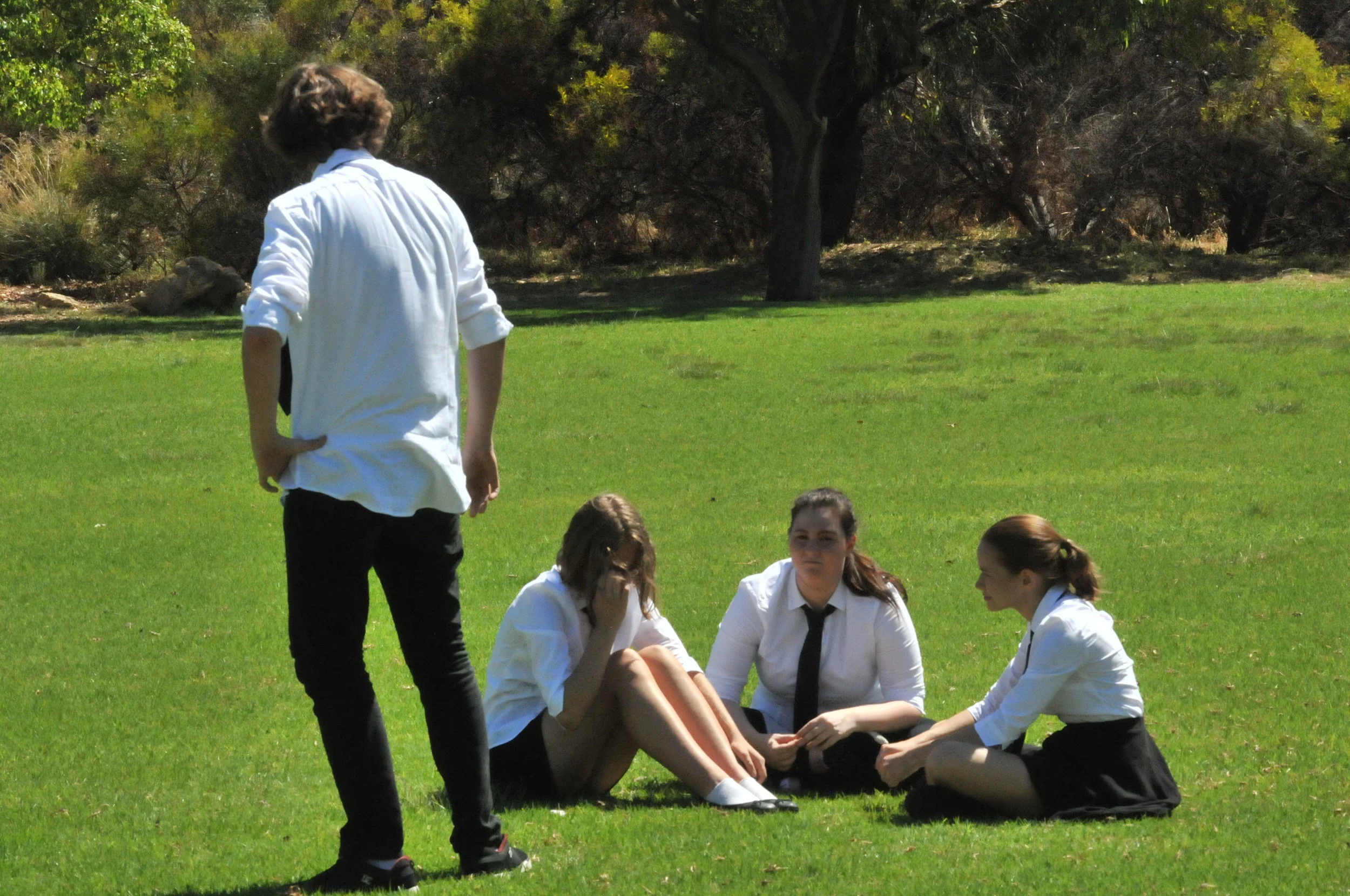  Behind the Scenes: Liam Pini with the girls 