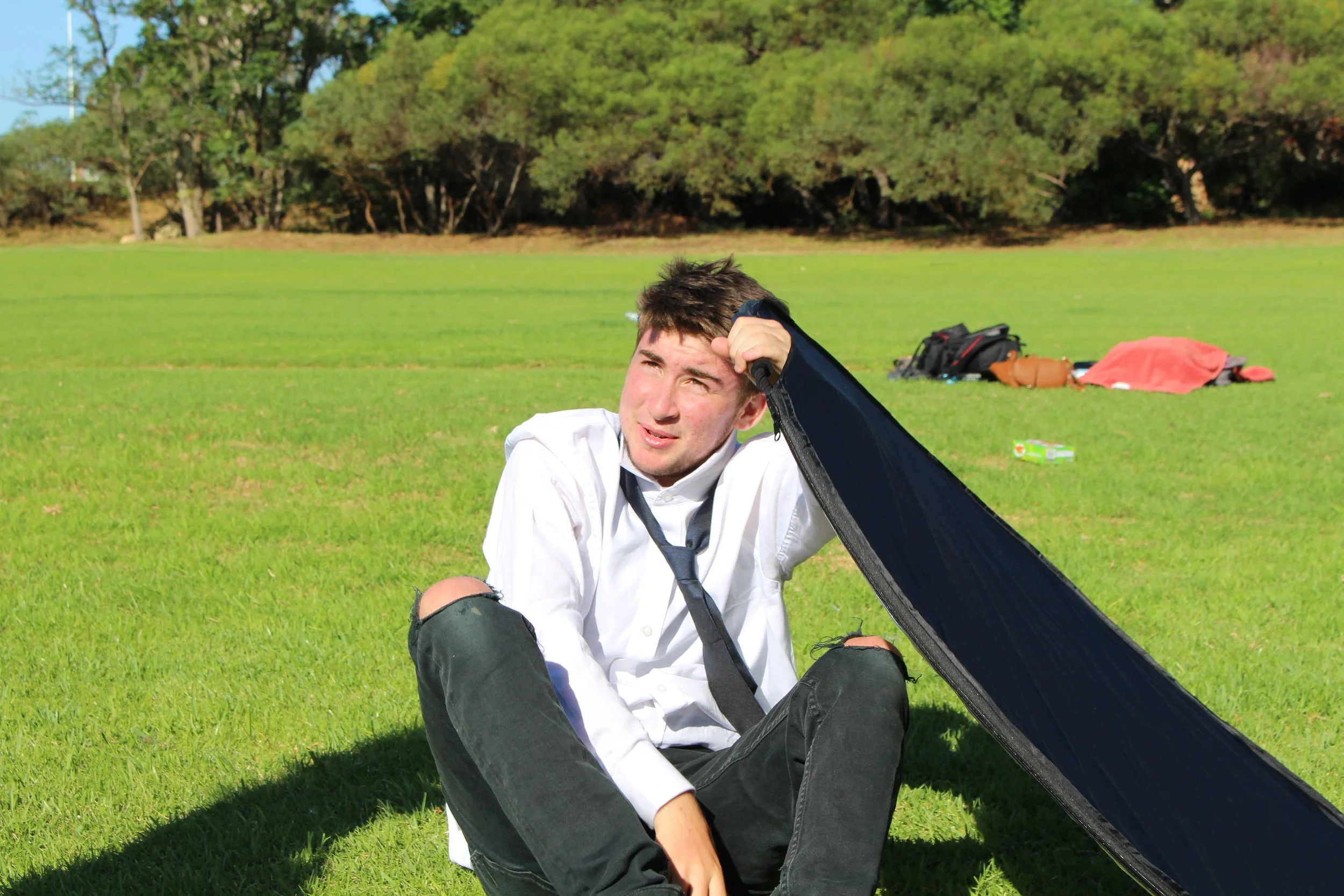  Behind the Scenes: Charlie Young hides from the heat 