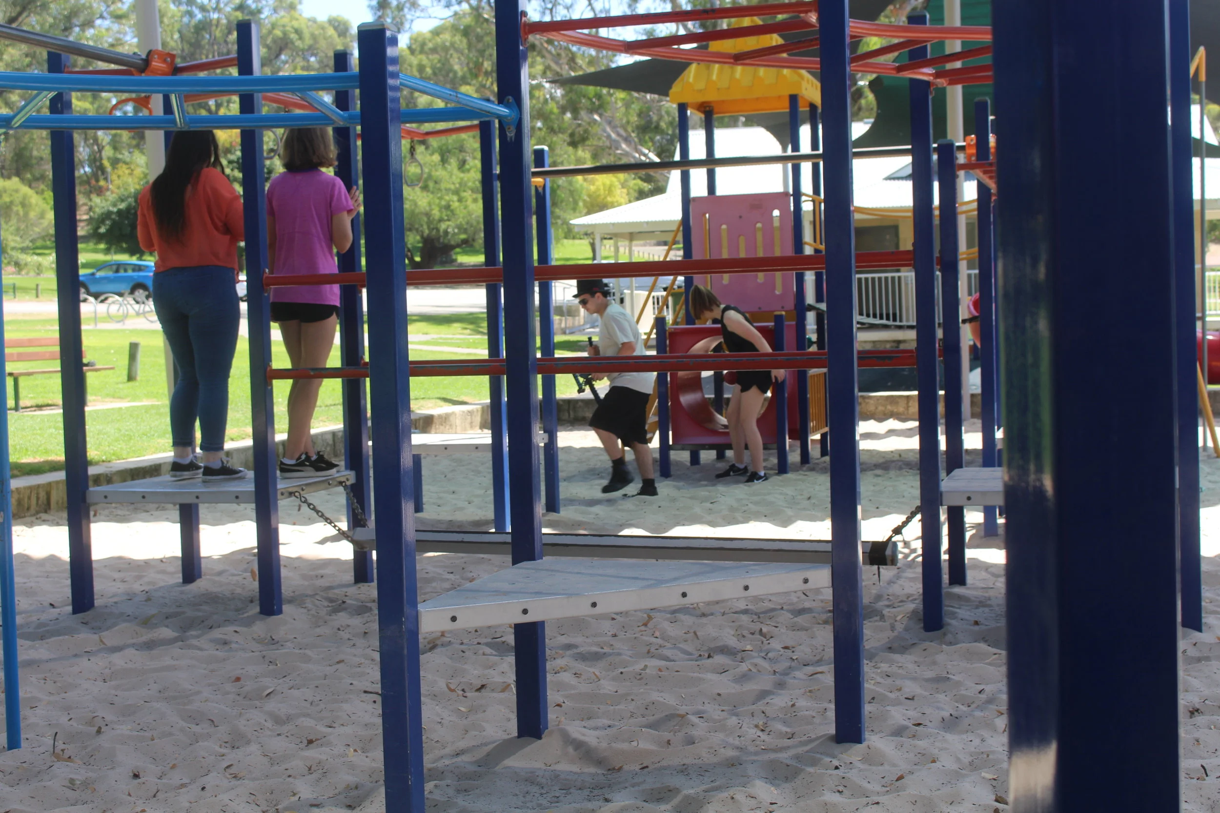  dis connected Production Day 5 - The cast and crew invade a park 
