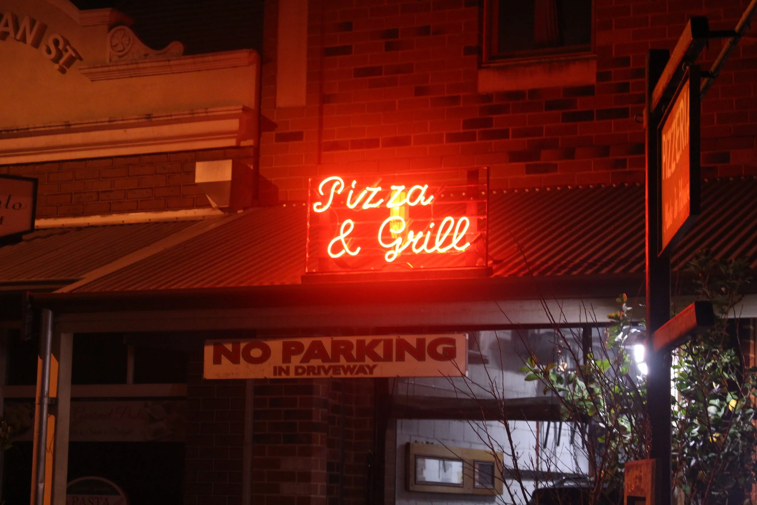  dis connected Production Day 9 - Louie’s Pizza and Grill Guildford allowed us to shoot on their wonderful location for our dinner date scene. 