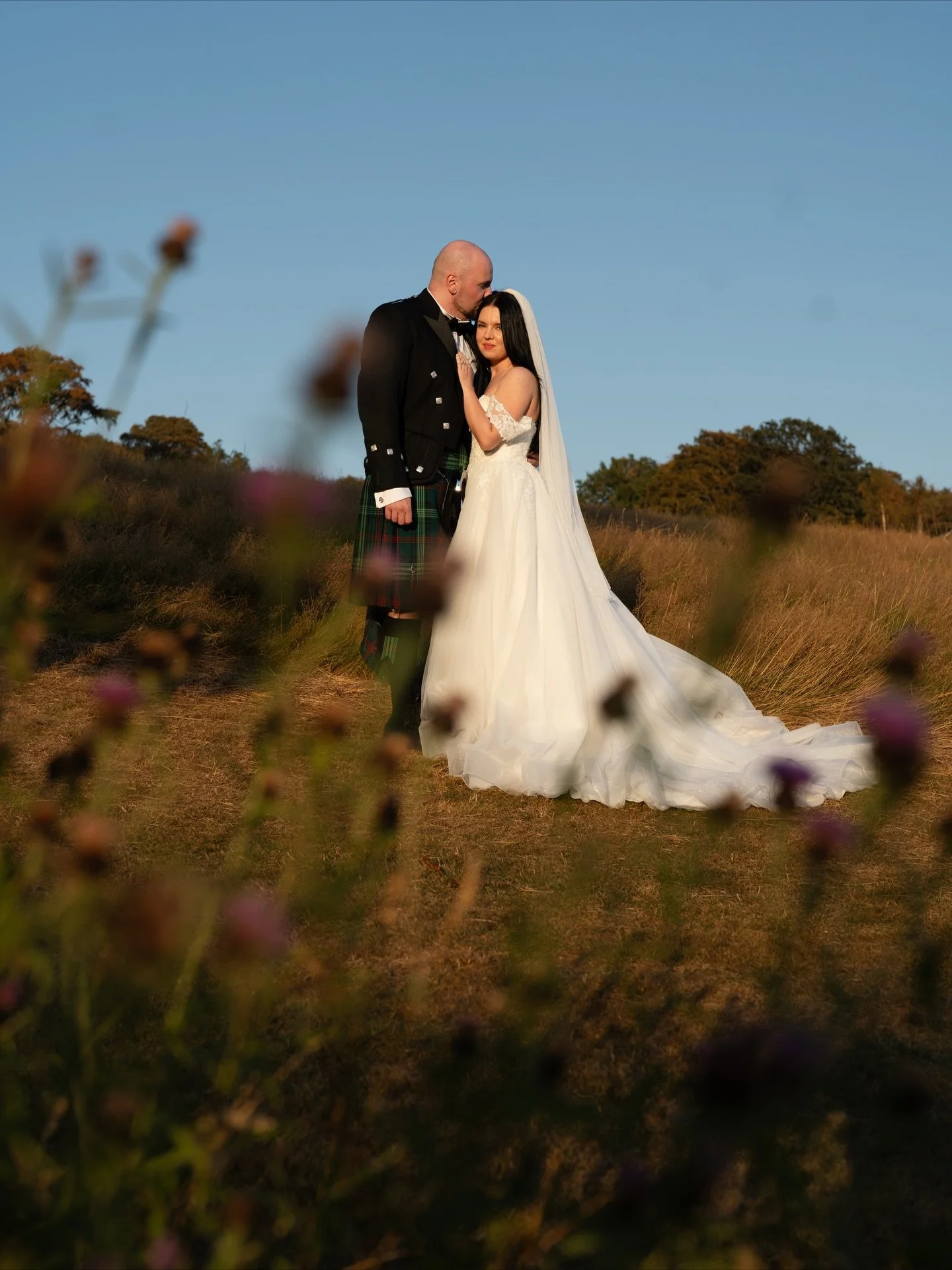 Capturing Stewart &amp; Bianka&rsquo;s celebration was nothing short of timeless elegance ✨
We began at the iconic Edinburgh City Chambers, surrounded by rich heritage and beautifully crafted rooms that added an effortless touch of luxury to their da