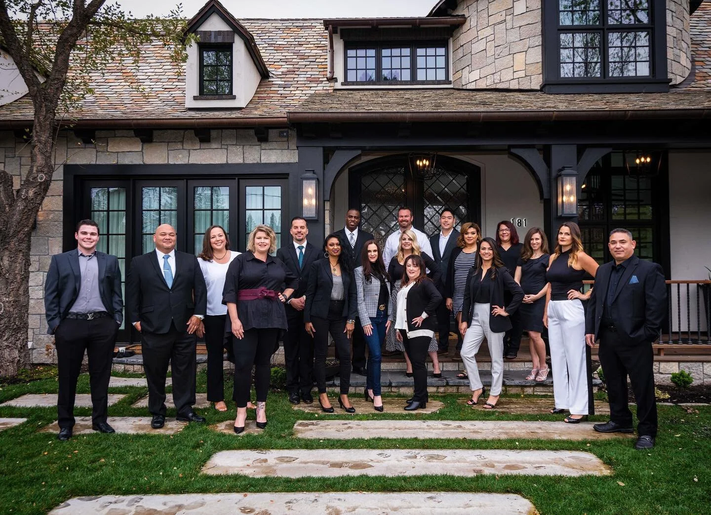 So lucky to be part of such a supportive and inspiring team! 
I 🧡you all! @jl_real_estate_group