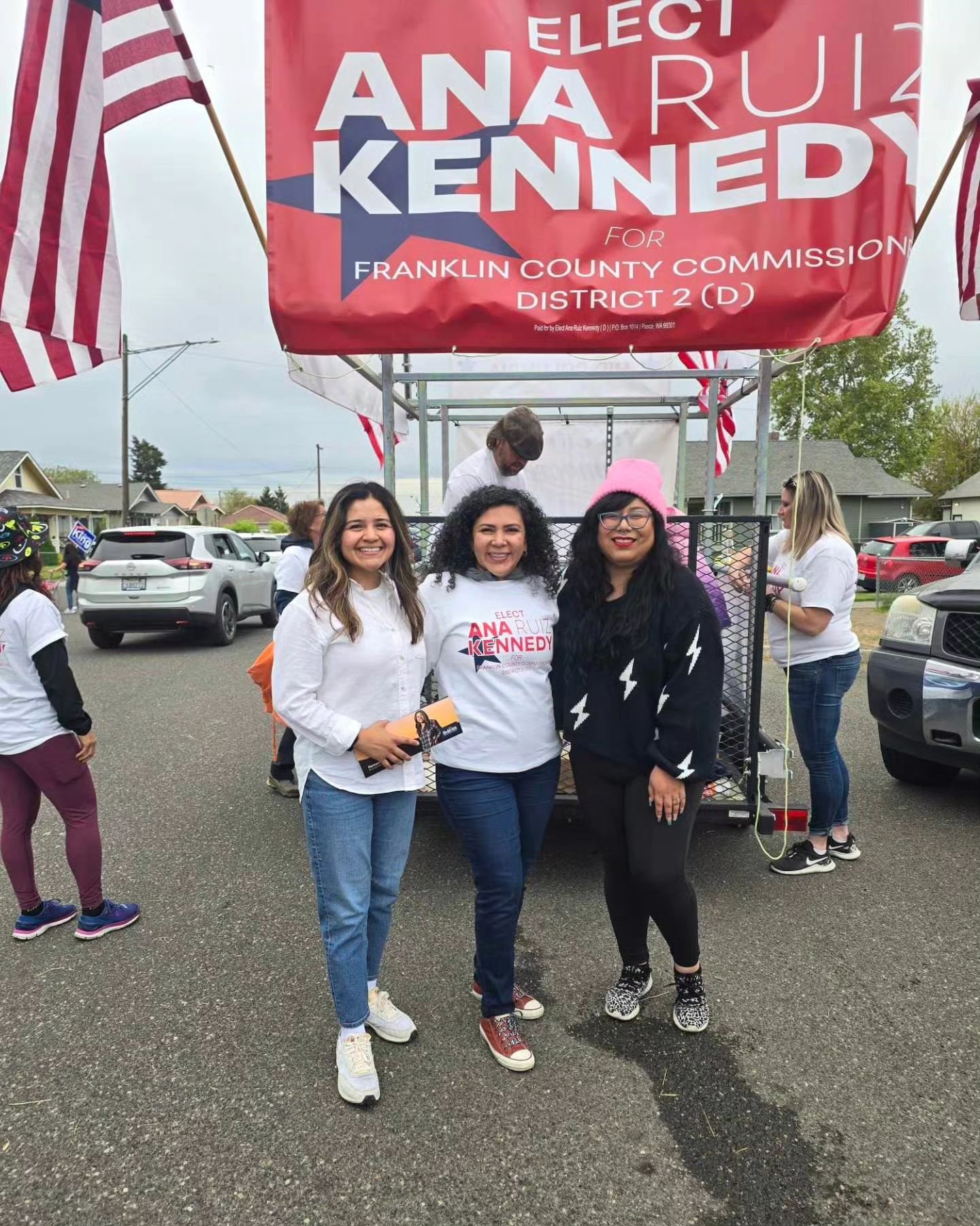 2024 Cinco de Mayo Parade in Pasco with the Tri-City Dems and the Elect Ana Ruiz-Kennedy team! It's always an amazing time being in the community with these two poderosas, que tengo el gran honor to share the campaign trail with! ADELANTE VAMOS PA' L