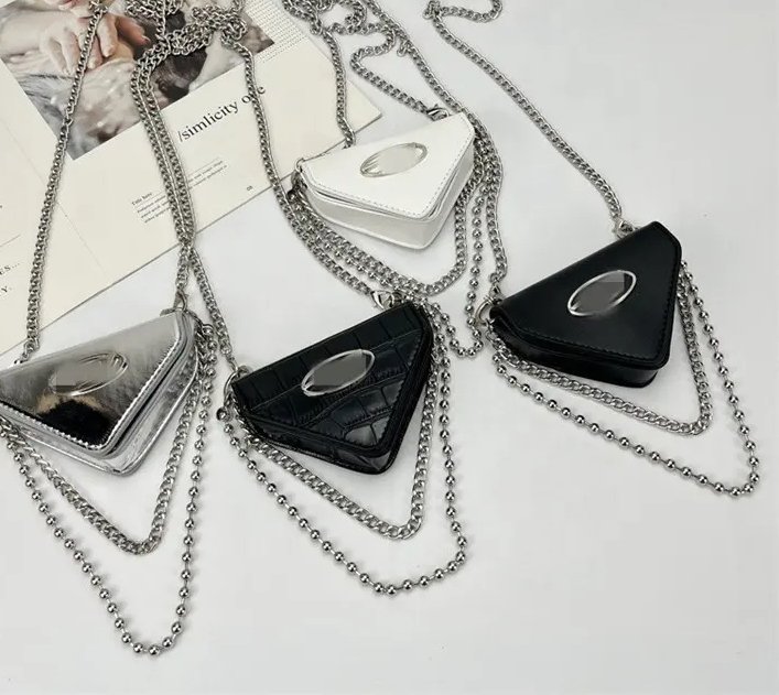 Mini Triangle Chain Shoulder