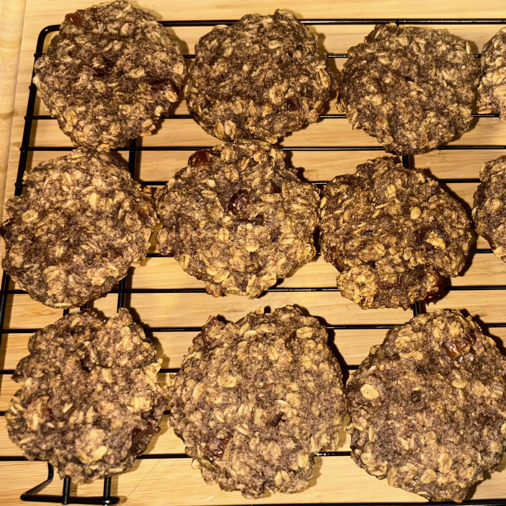 Sugar Free and Vegan Oatmeal & Date Cookies