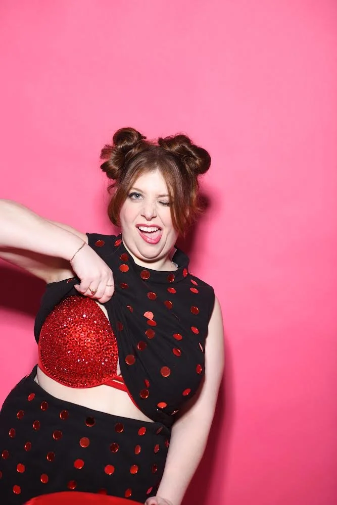 Rachel Redleaf Premieres One-Woman Show “Too Much of A Good Thing” at the 2024 New York City