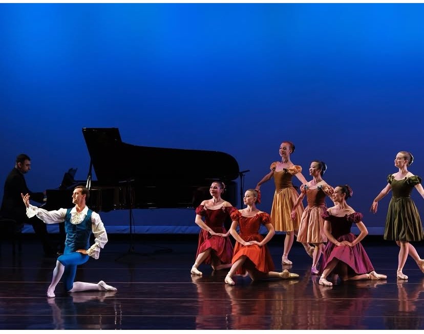 Ballet Hartford in "Weihnachtsbaum" , photography by Erin Baiano