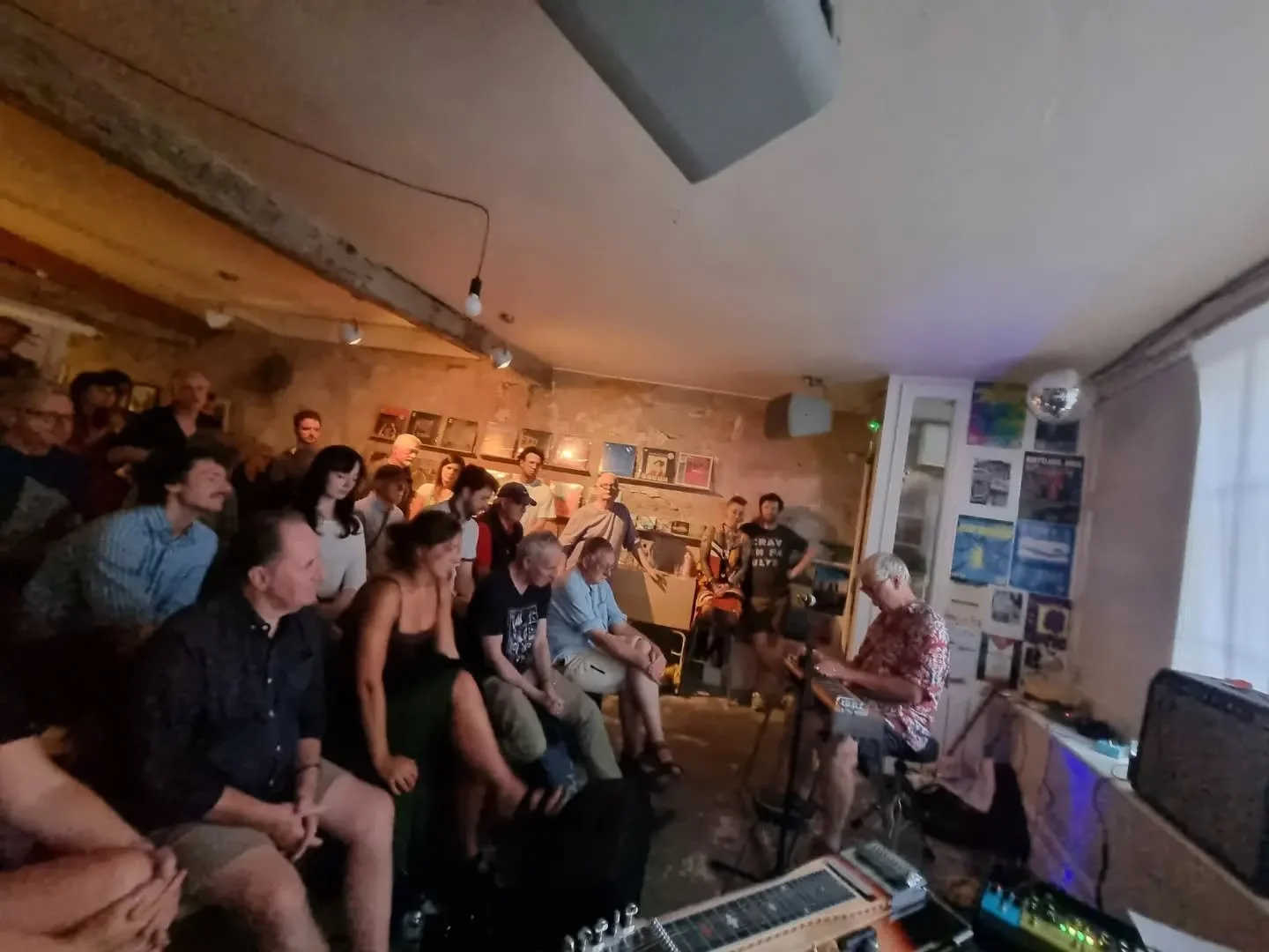 A massively enjoyable dual pedal steel gig with the legendary BJ Cole at Plugd Records, Cork this week. Huge thanks to all who travelled from near and far &amp; to the mighty Jim Horgan for hosting us!

@bjcole191 
@plugdrecords 

#pedalsteel #pedals